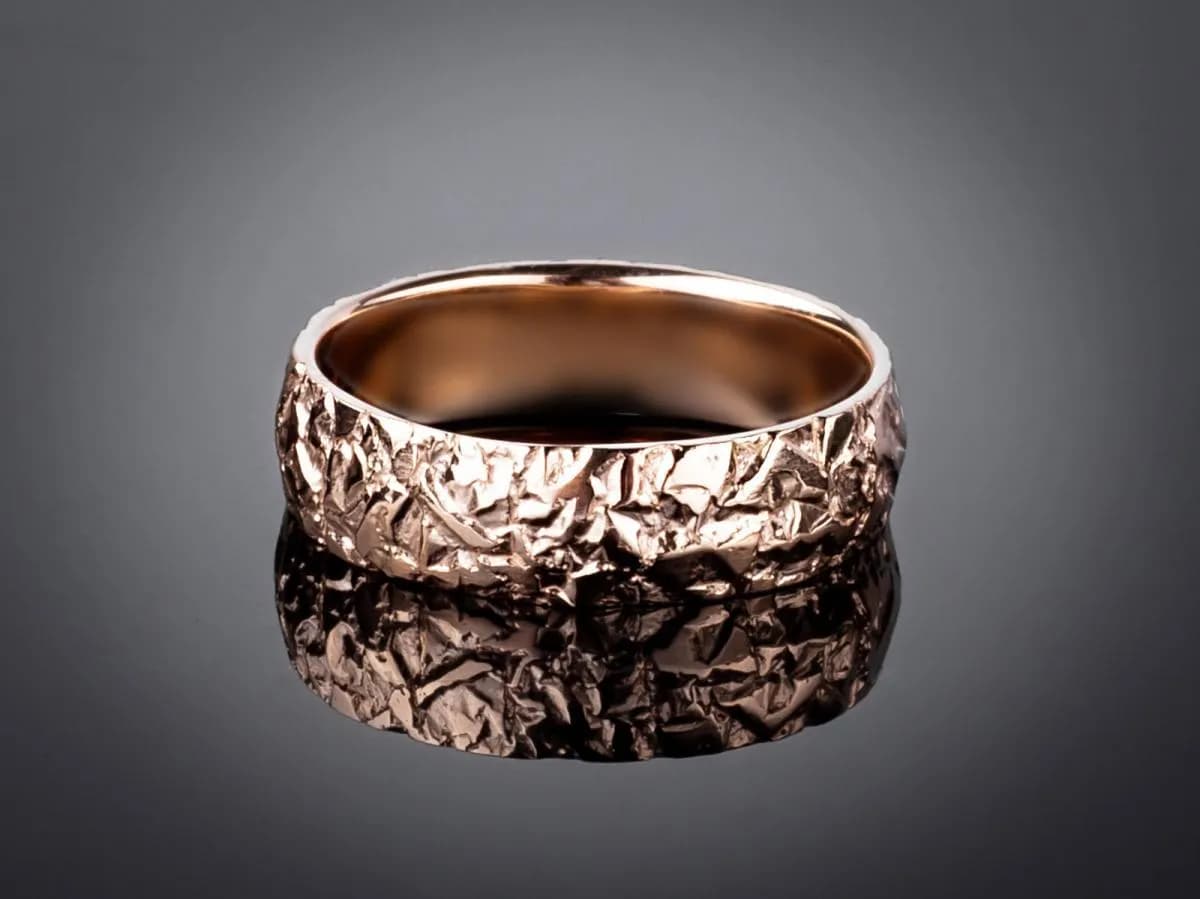 Перстень чоловічий "Велич гір" з червоного золота 100-0169 MAN (22,5)