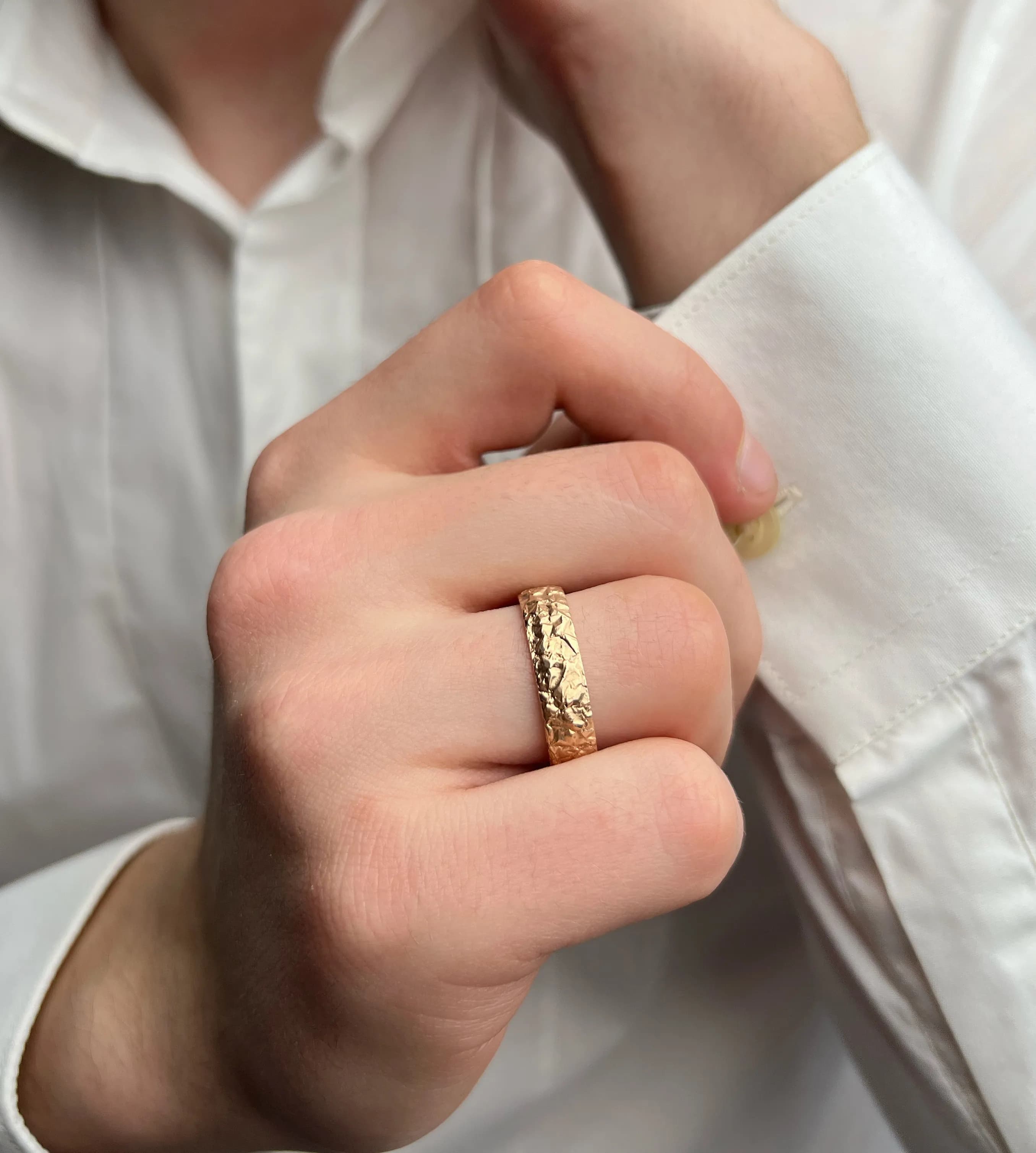 Перстень чоловічий "Велич гір" з червоного золота 100-0169 MAN (22,5)