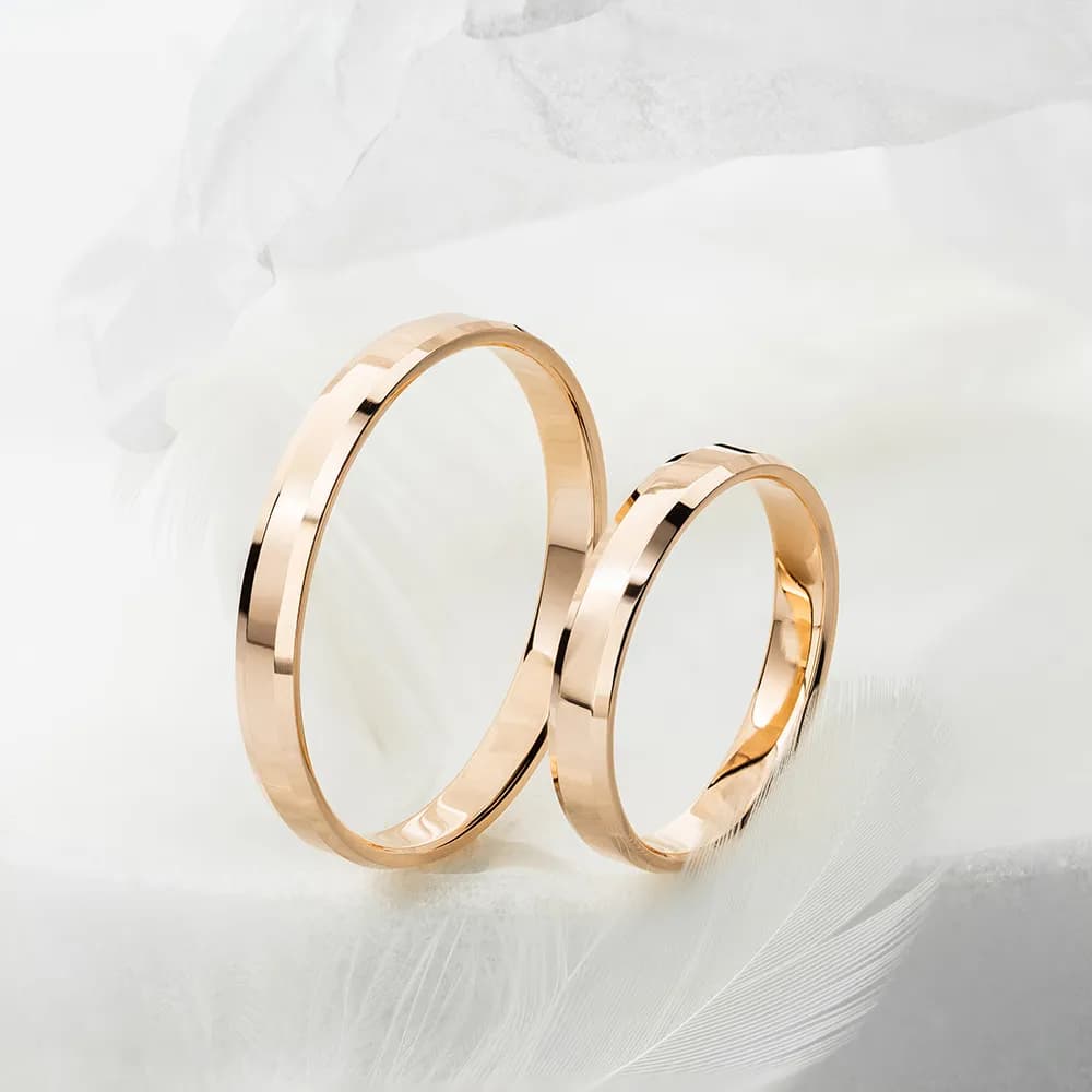 Обручка американка з фаскою з червоного золота 3 мм 100-0730 (16,5)