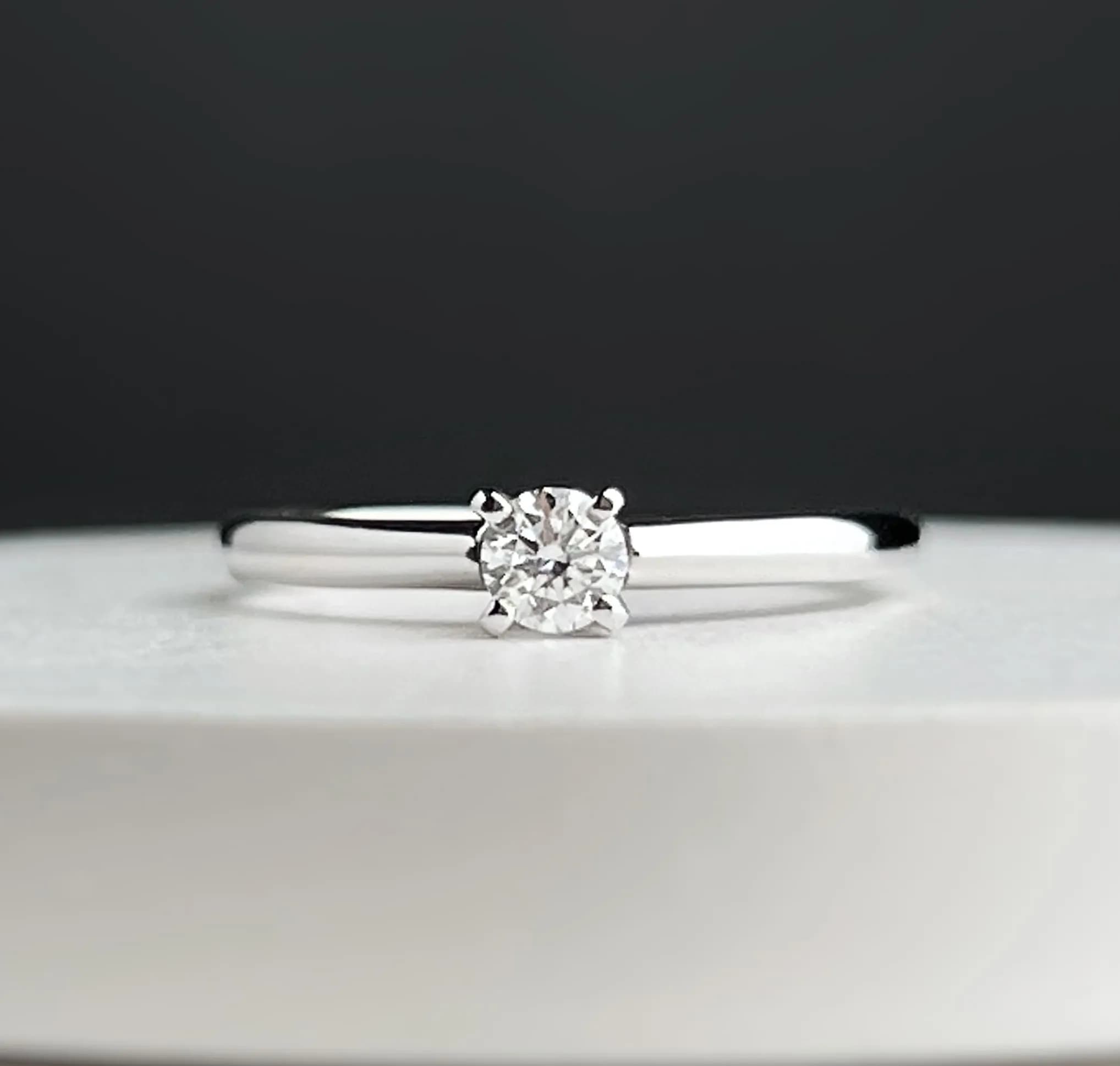 Каблучка з діамантом "Only you"  з білого золота 213-0293/3.6/020 (16)