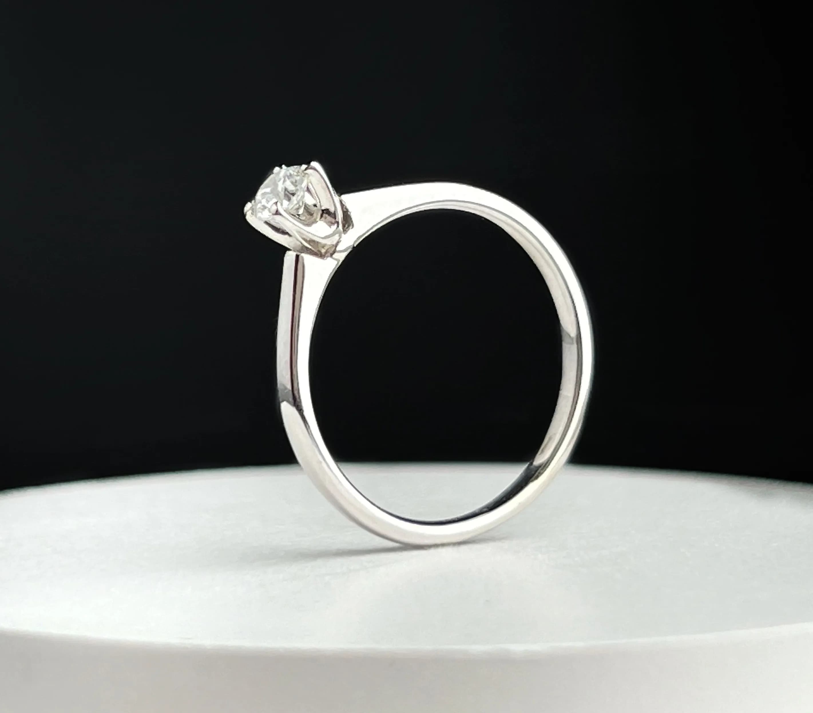 Каблучка з діамантом "Only you"  з білого золота 213-0293/3.6/020 (16)