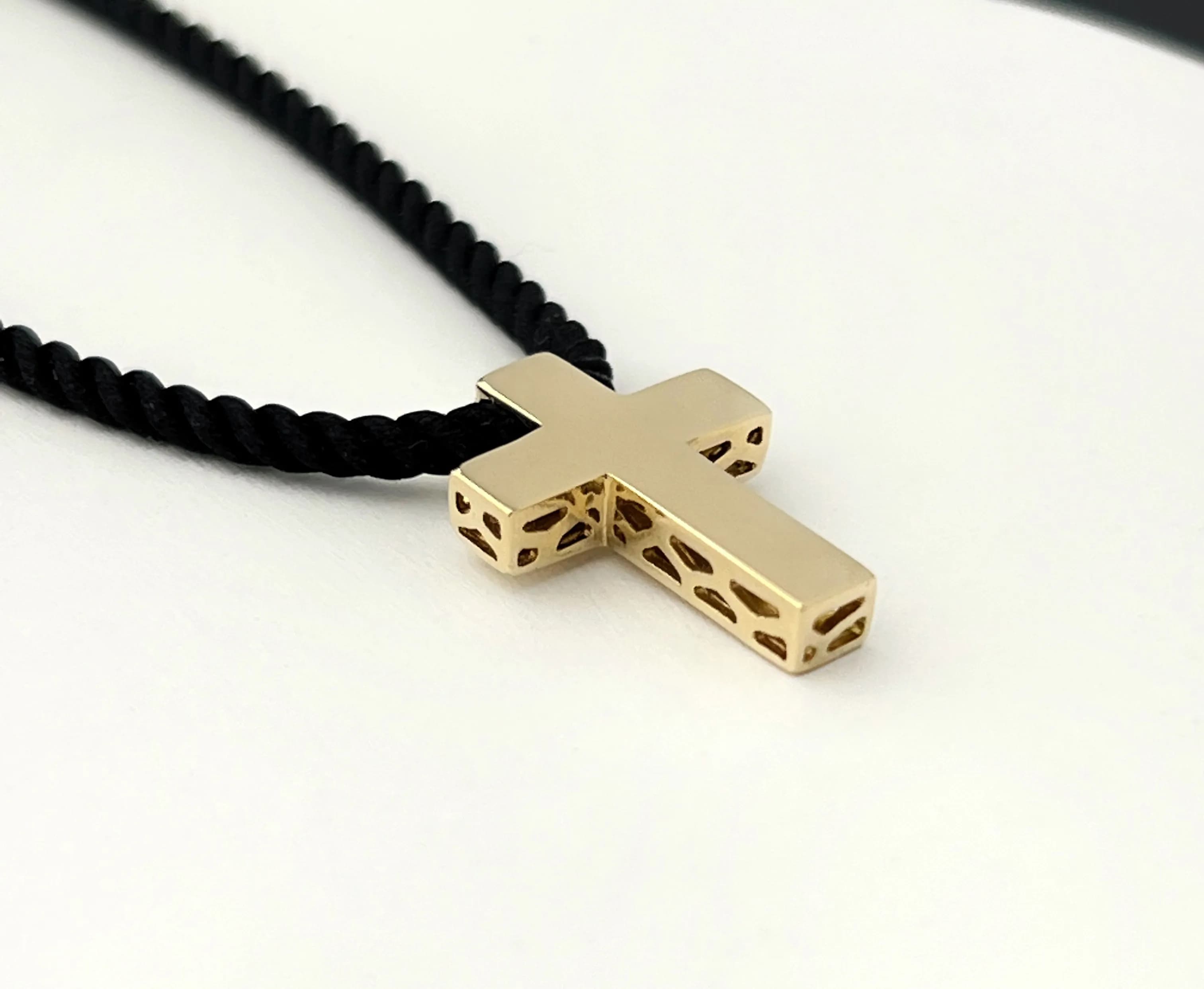 Хрестик з шовковим шнурком з жовтого золота 405-0748,01 silk