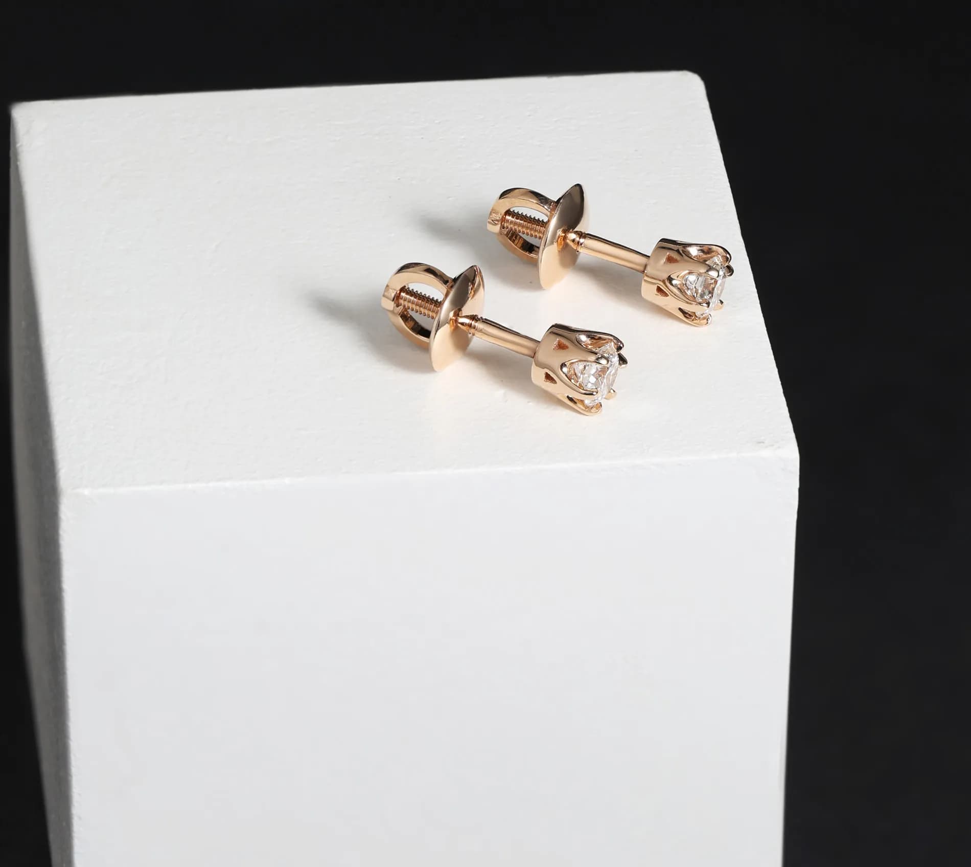 Сережки пусети з діамантами з червоного золота 114-0379/3.6