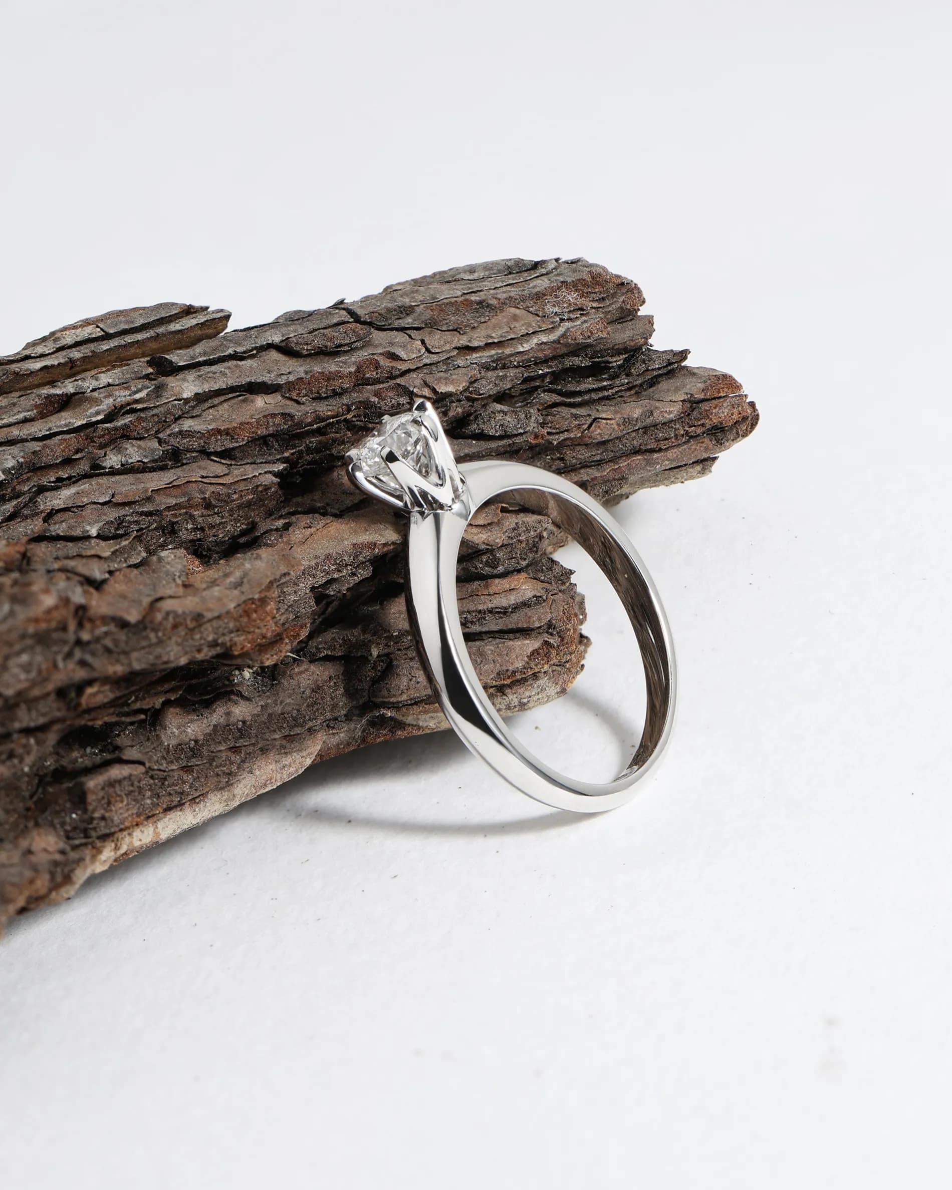 Каблучка на заручини з діамантом з білого золота 213-0379/4,1 GIA