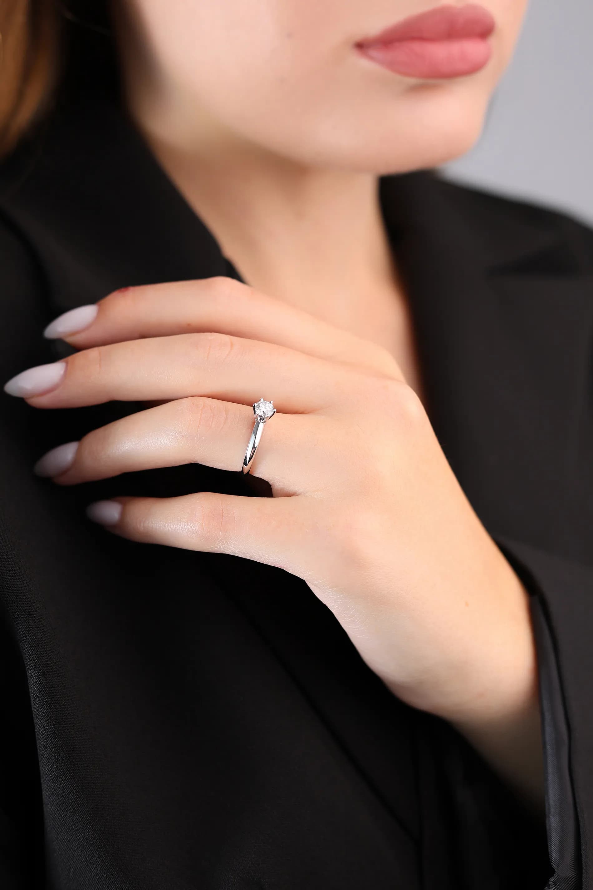 Каблучка на заручини з діамантом з білого золота 213-0379/4,1 GIA