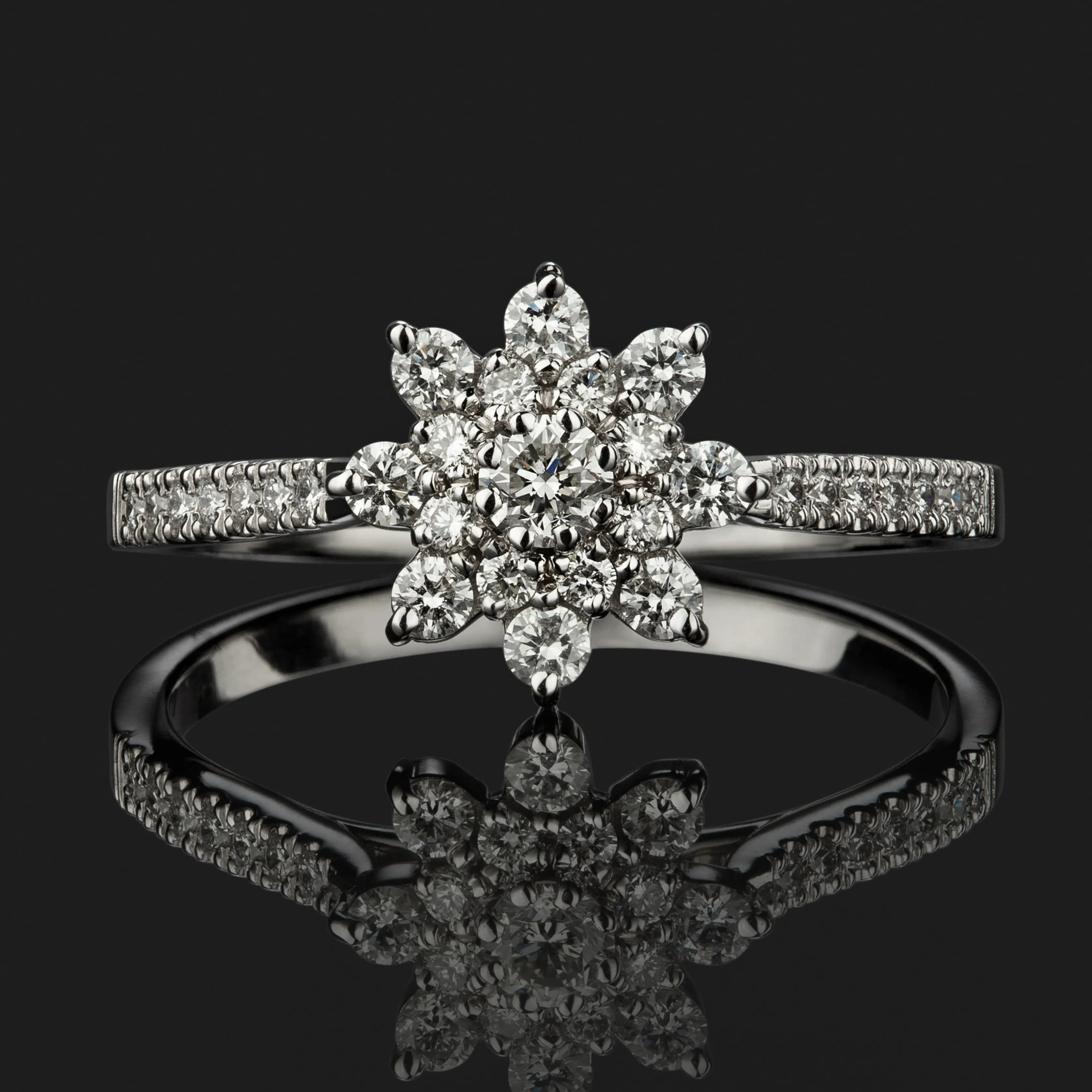 Каблучка з діамантами "Зоря" з білого золота