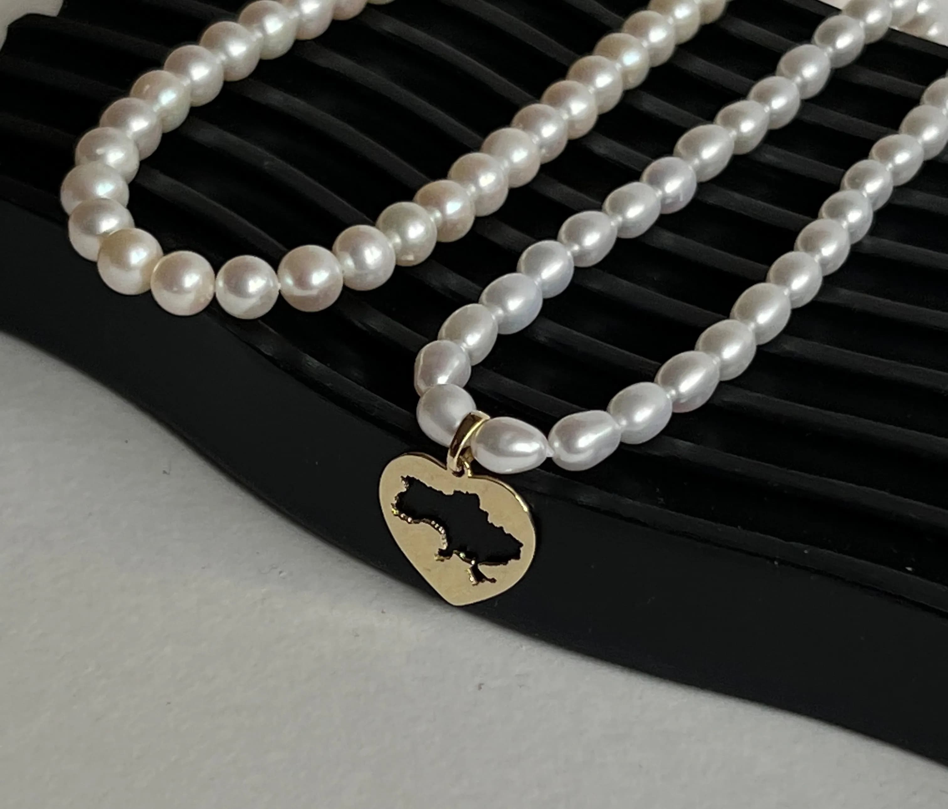 Намисто з річковими перлинами та підвіскою з картою України (42)