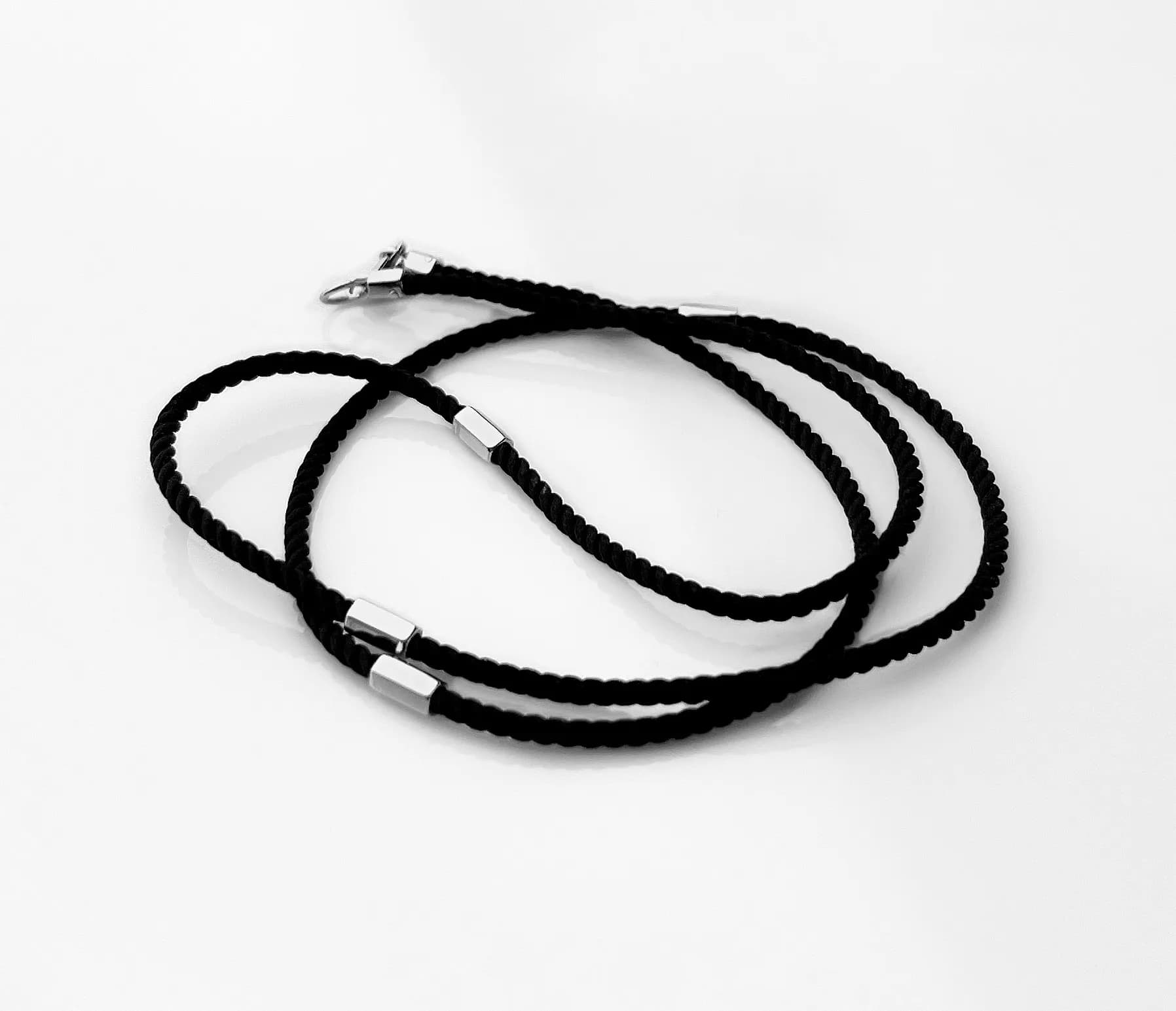 Шовковий шнурок з золотими вставками з білого золота Silk moderne N02 2mm (60)