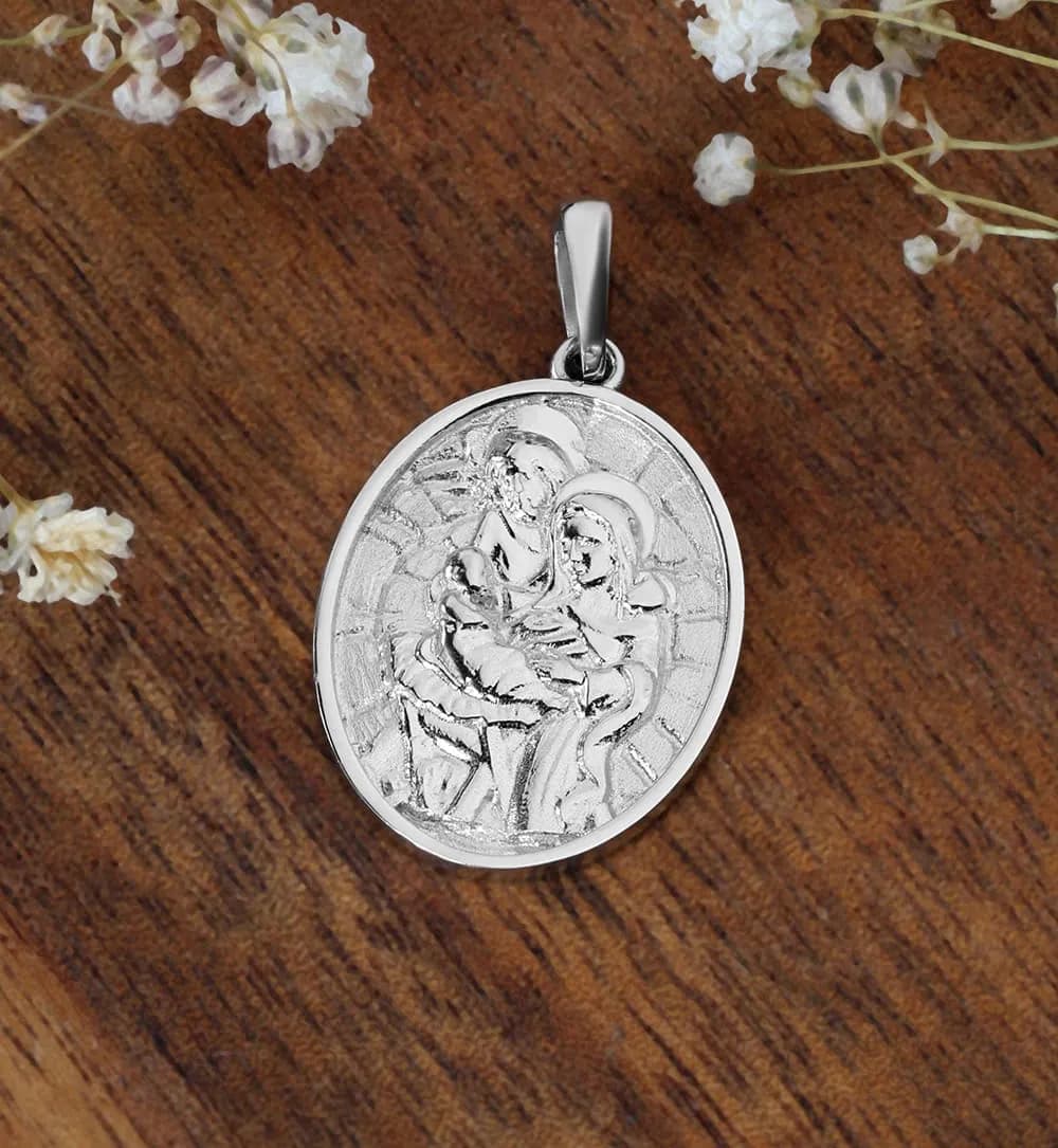 Медальйон з білого золота Свята Родина P2