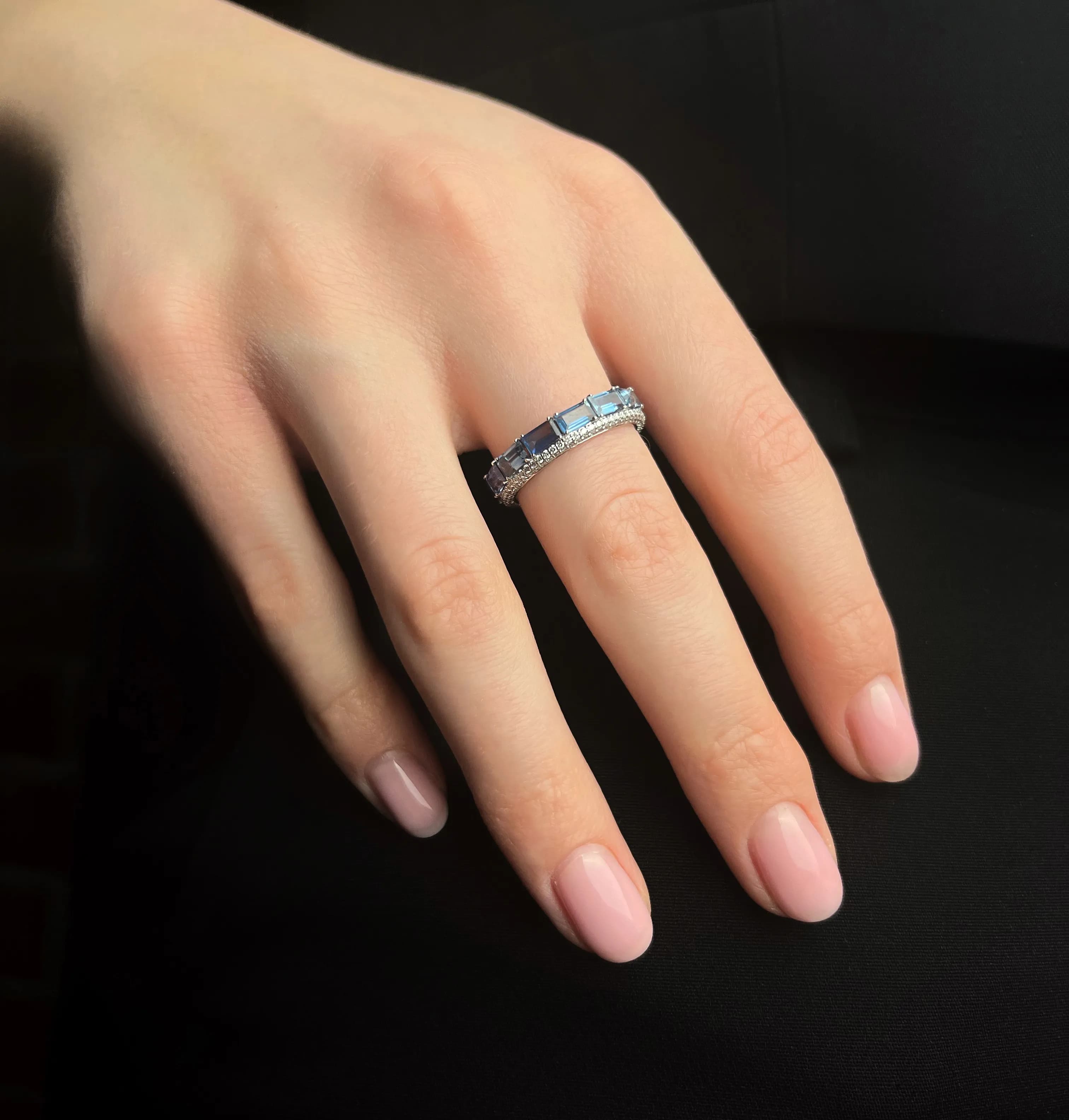 Перстень "Indigo" з сапфірами з білого золота