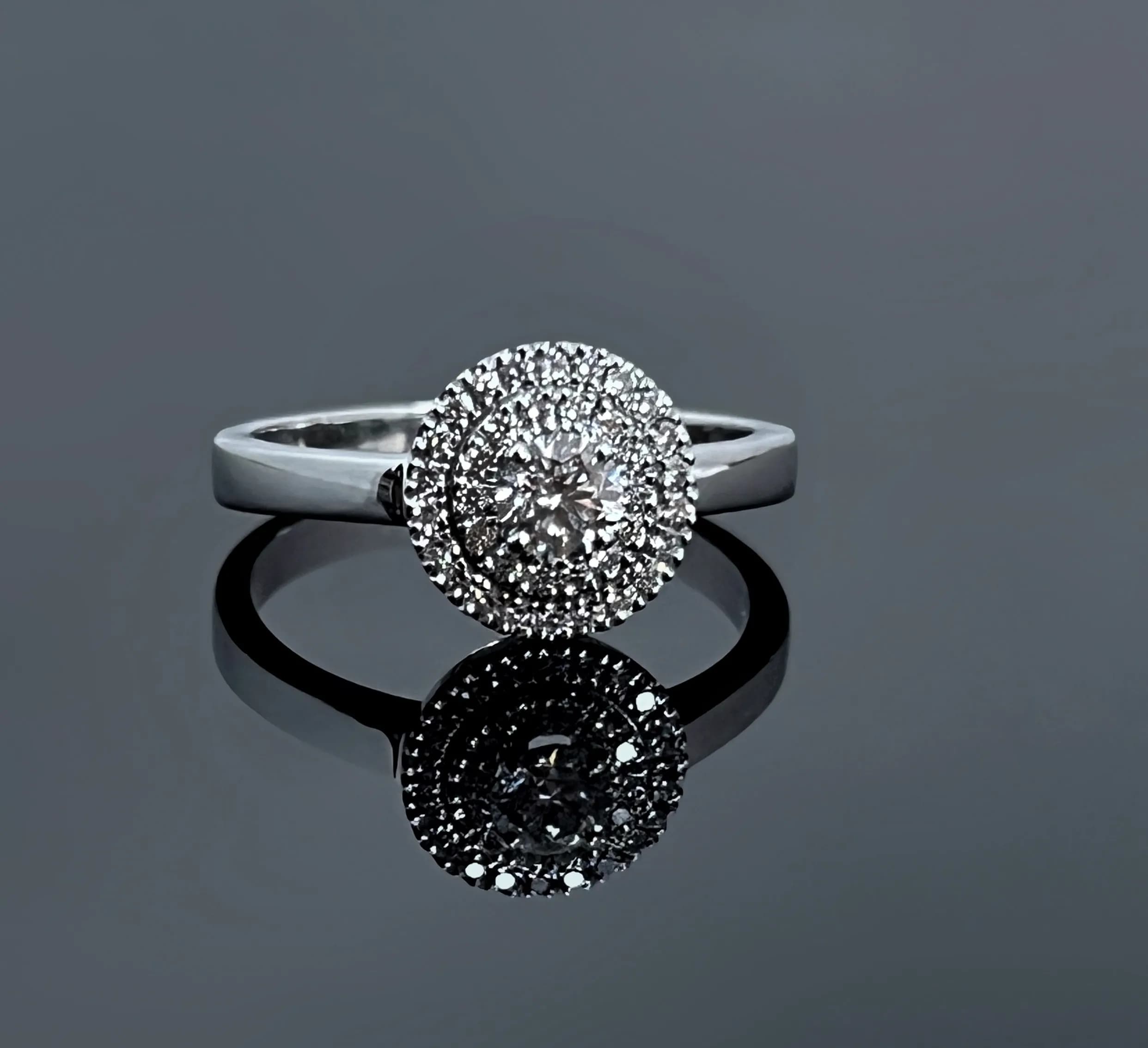 Каблучка з діамантами "Venera" з білого золота GIA