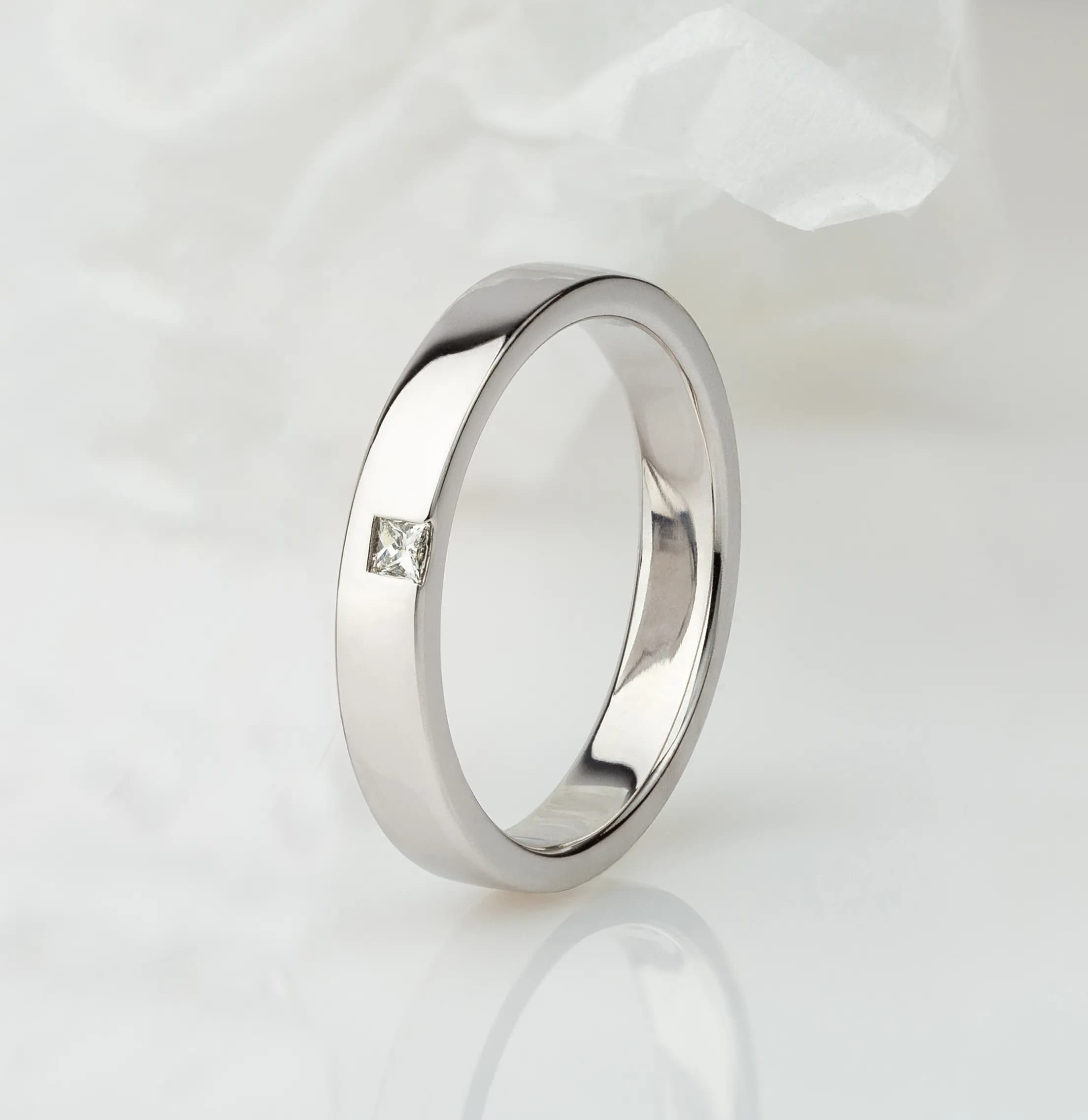 Обручка з діамантом принцеса з білого золота 210-0007