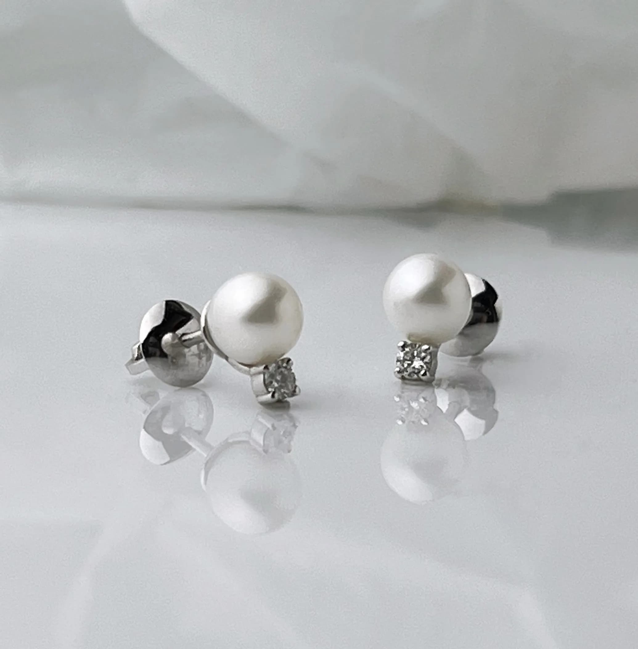 Сережки з перлинами та діамантами "Міддлтон" з білого золота