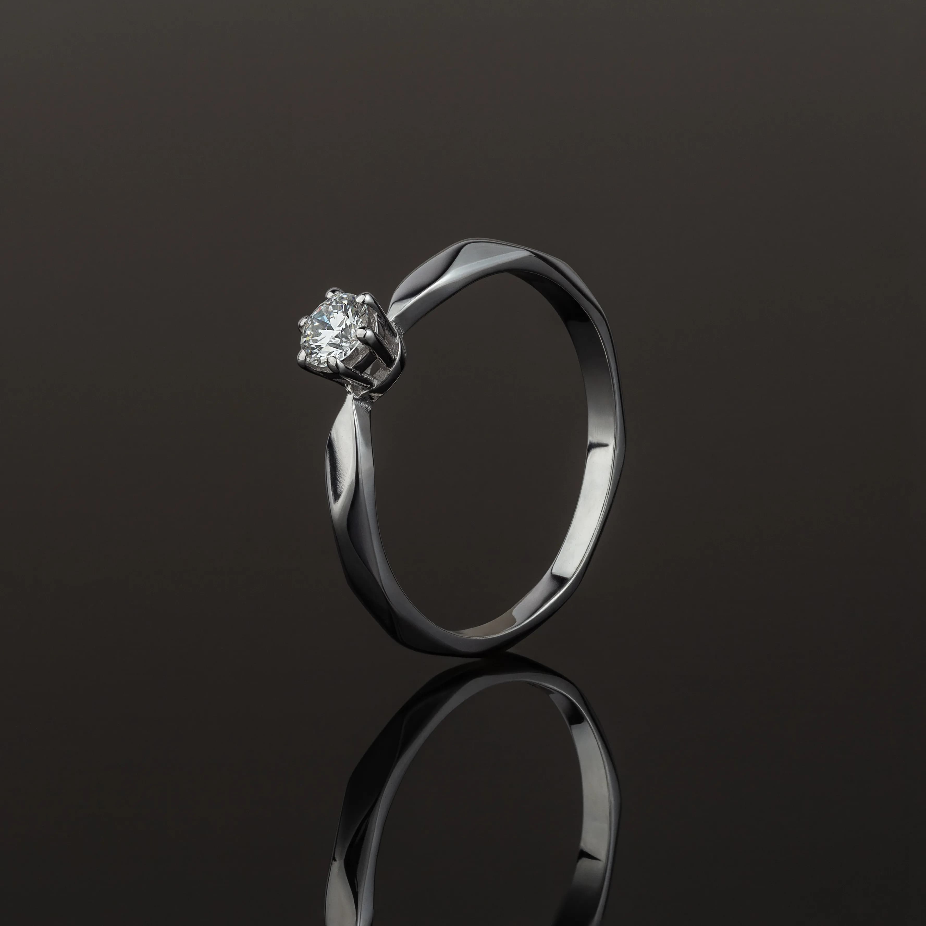 Каблучка з діамантом "Грані кохання" з білого золота R21 3,6 018 (16)