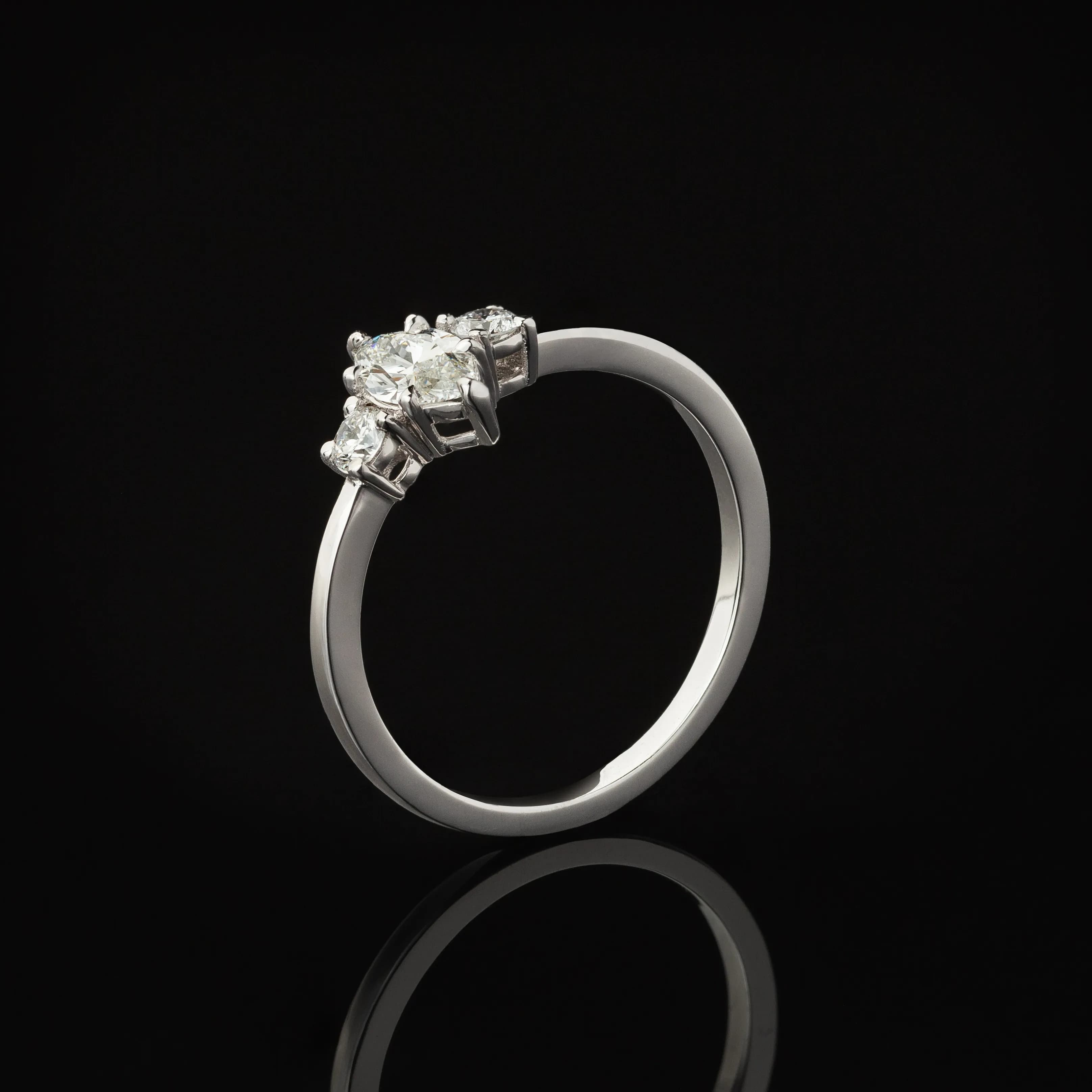 Каблучка "Мона Ліза" з діамантом огранування маркіз з білого золота 18k GIA