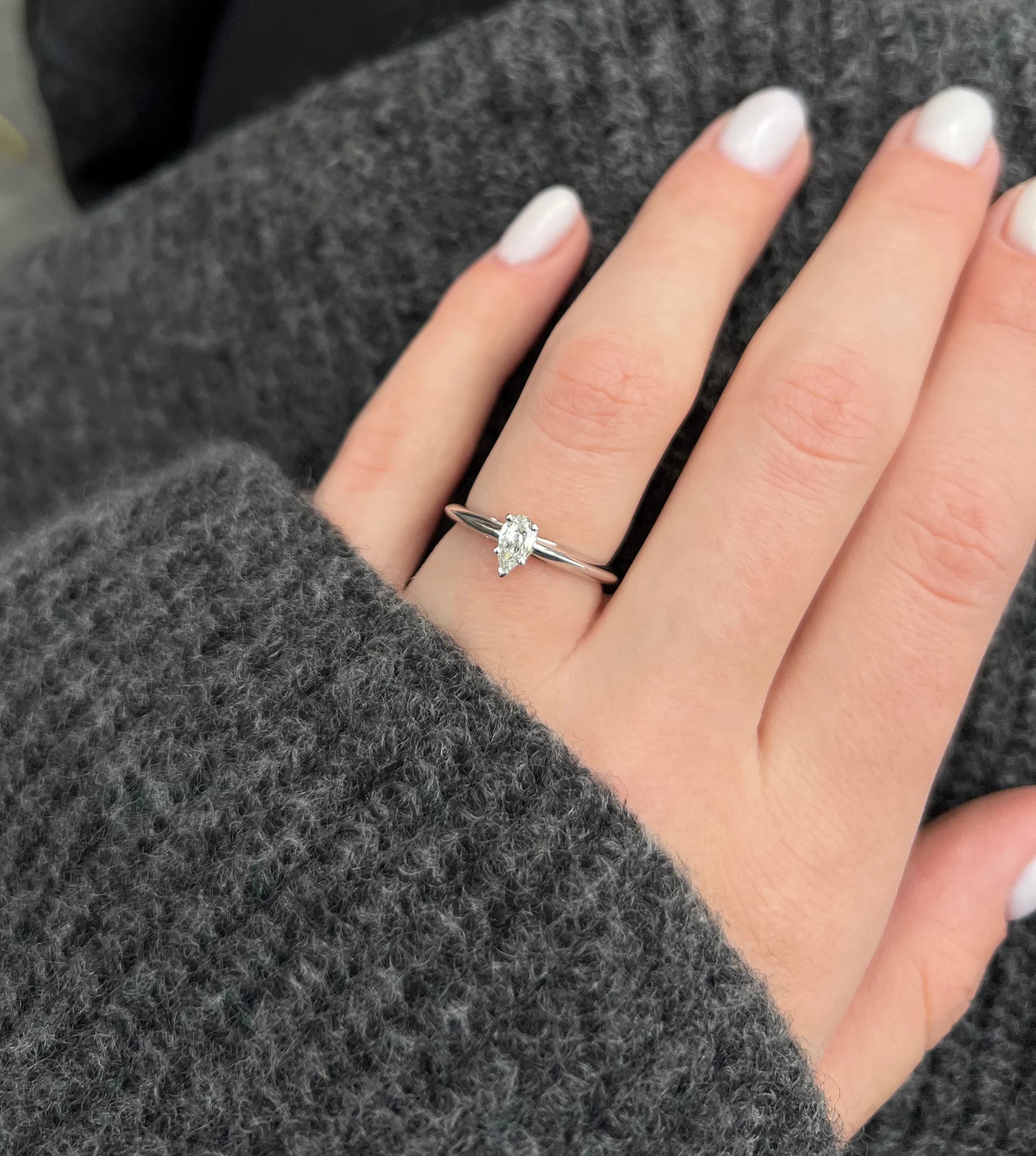 Каблучка "Персеїда" з діамантом огранування груша  з білого золота 18k GIA