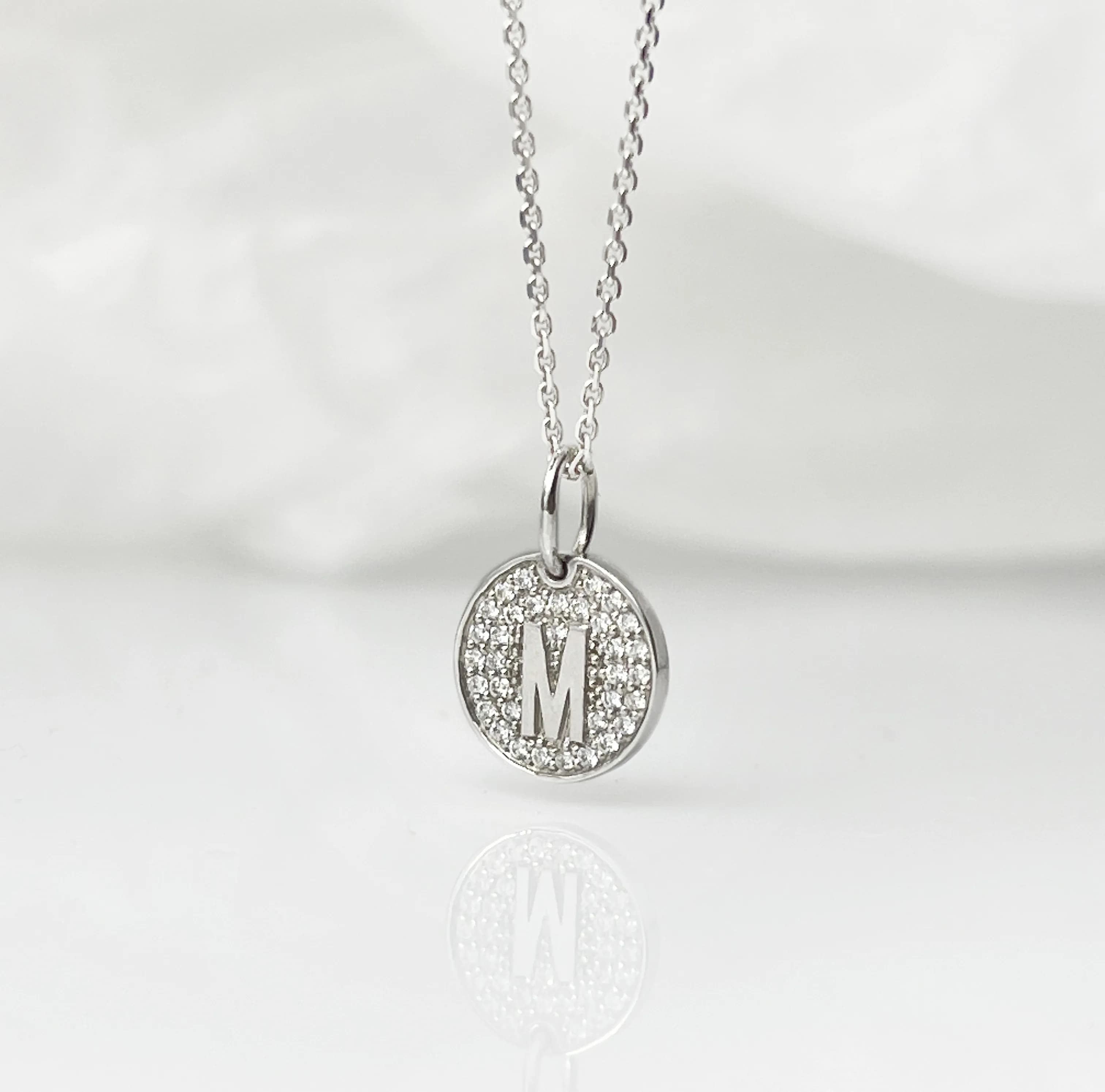 Підвіска з літерою "М" з діамантами з білого золота