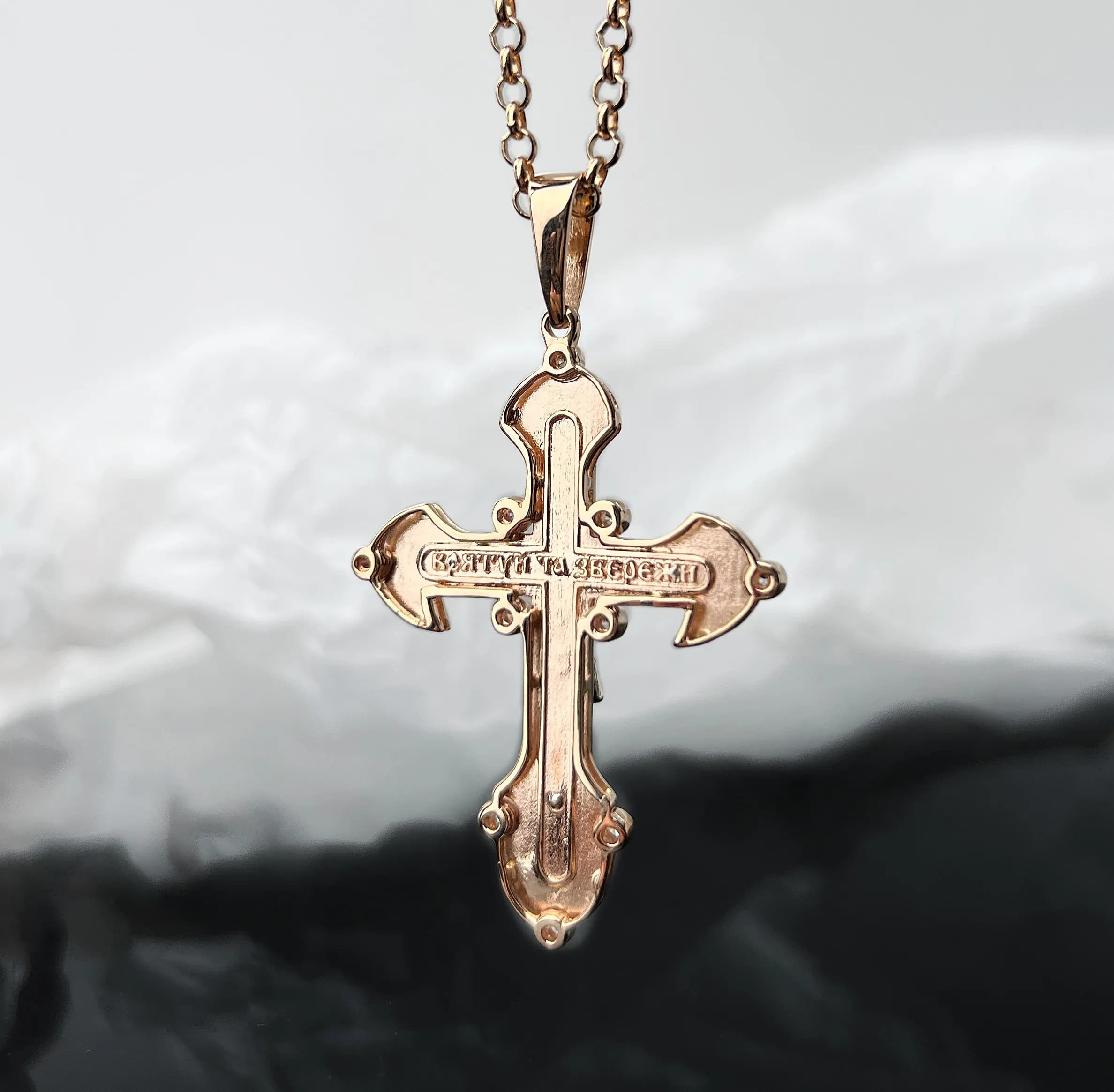 Хрестик з емаллю з комбінованого золота 365-0783