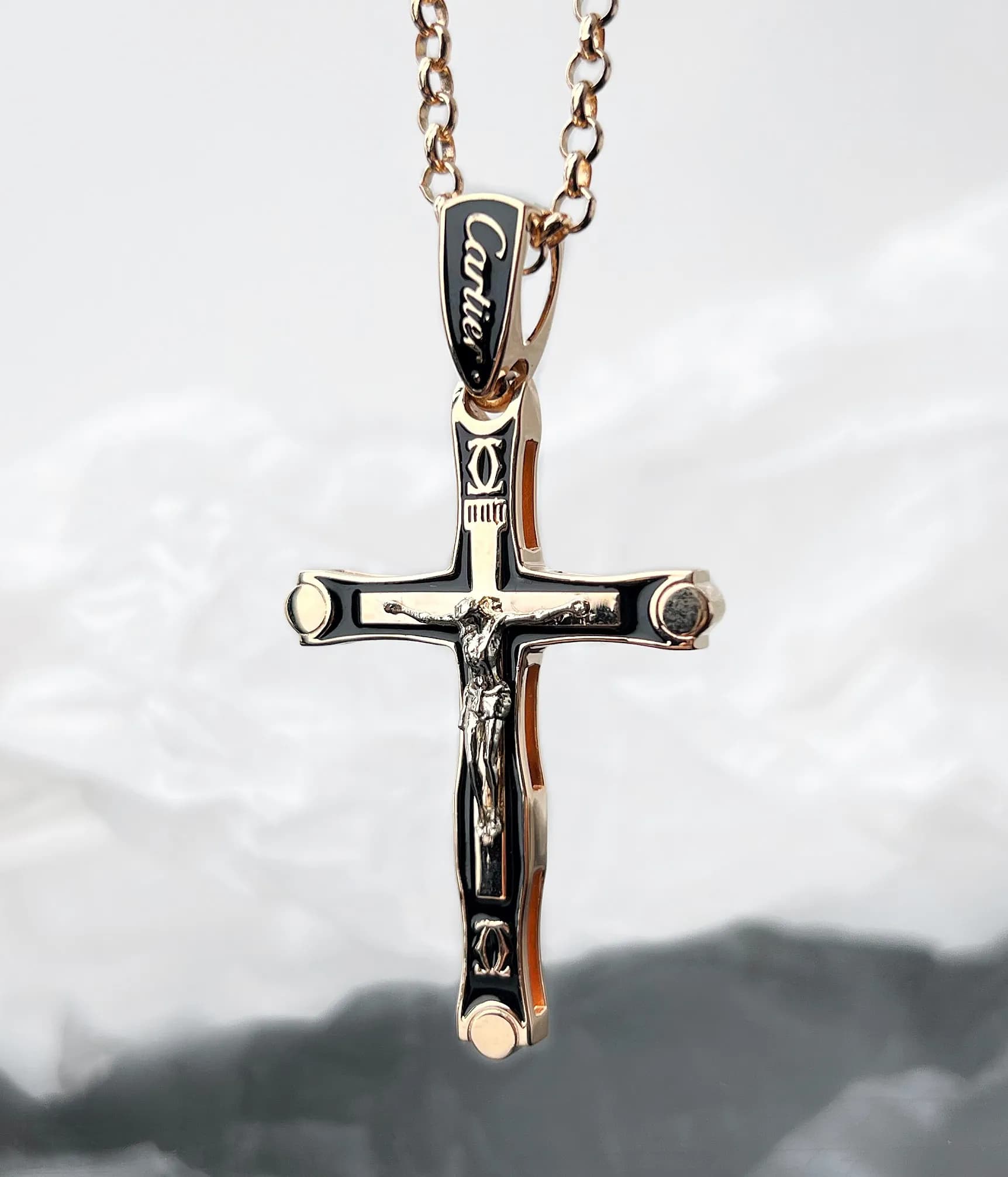 Хрестик  з емаллю з комбінованого золота 305-0784,01