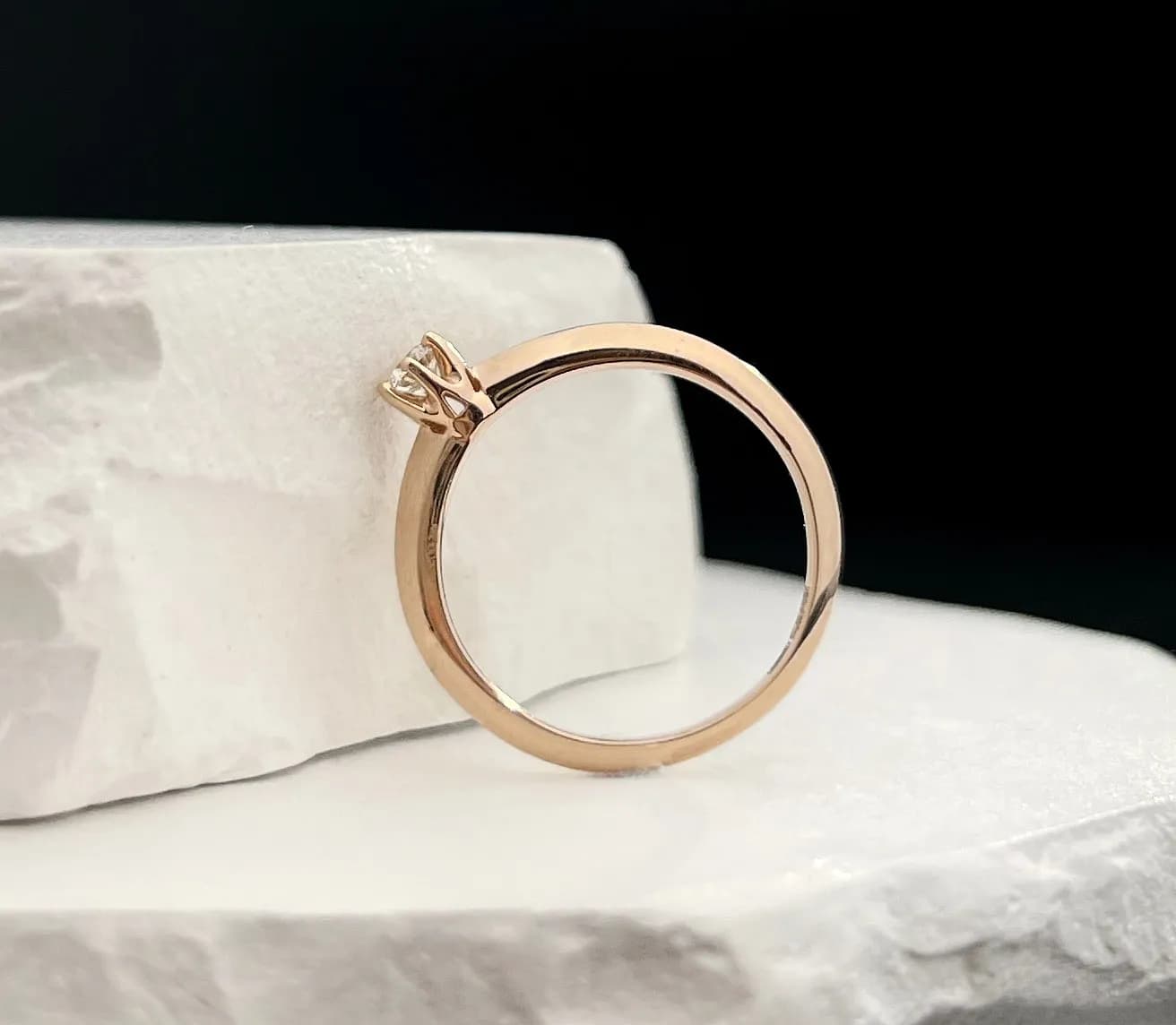 Каблучка з діамантом "Diamond`s forever" з червоного золота 113-0379/3.0 (15,5)