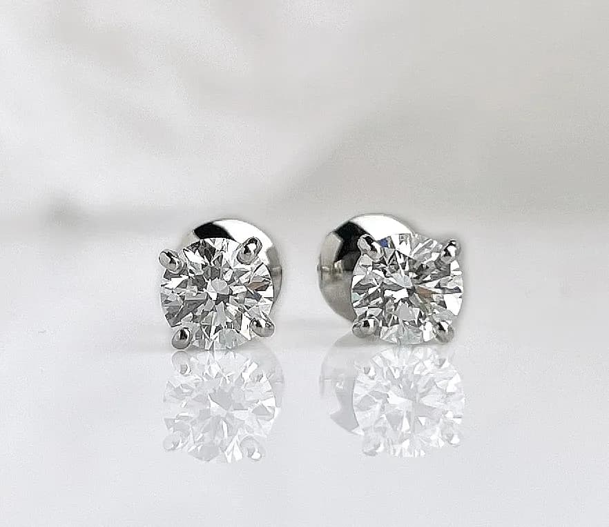 Сережки з діамантами вагою 2 карата з платини