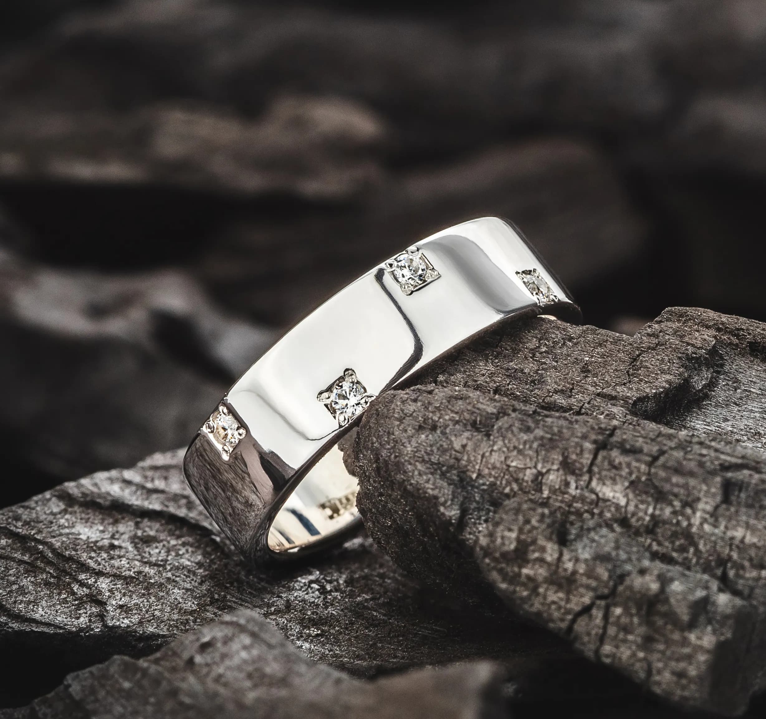 Обручка з діамантами "Шахівниця" з білого золота 220-0059