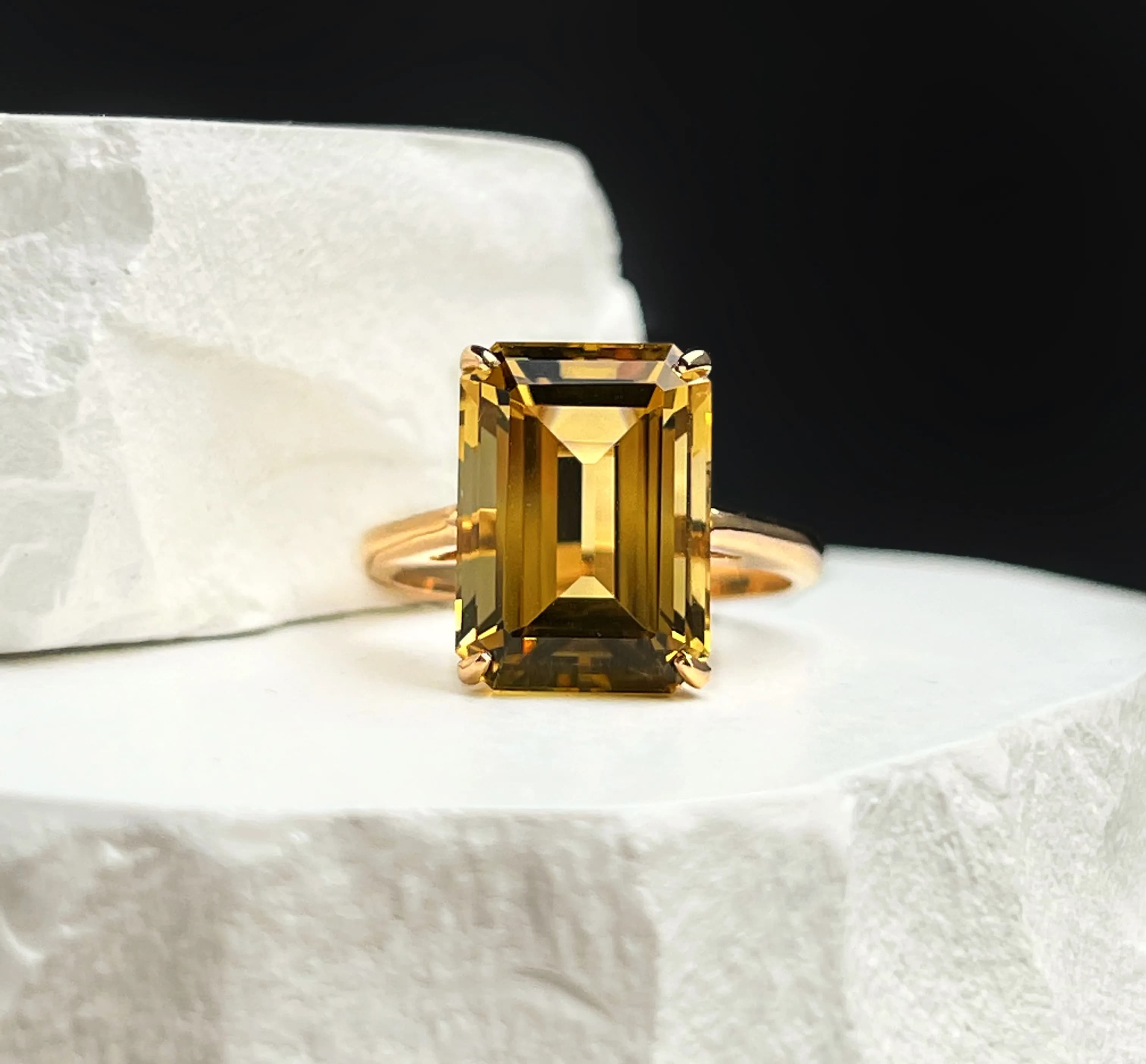 Каблучка з цитрином "Аристократ" з червоного золота