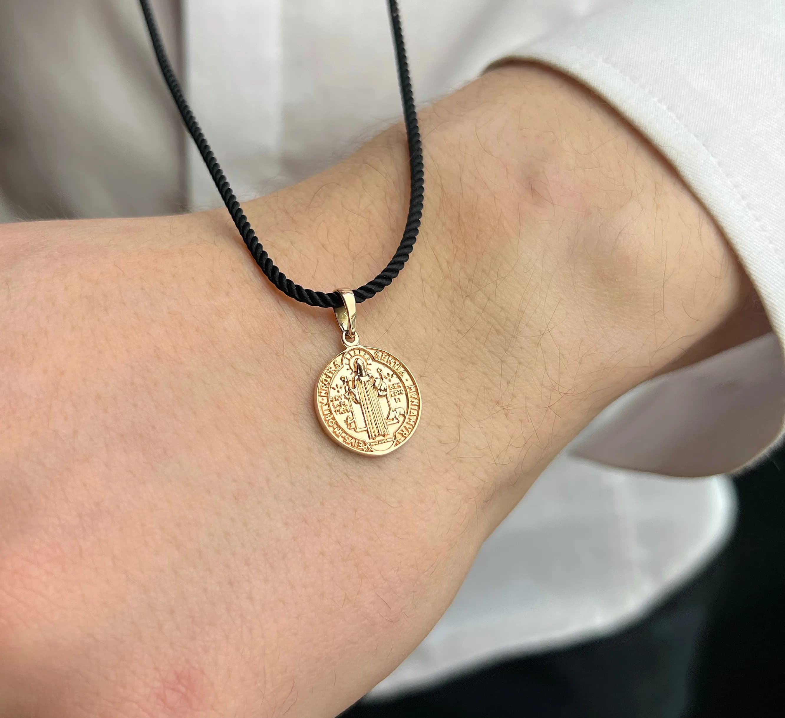 Медальйон Св. Бенедикта з червоного золота P10 15мм