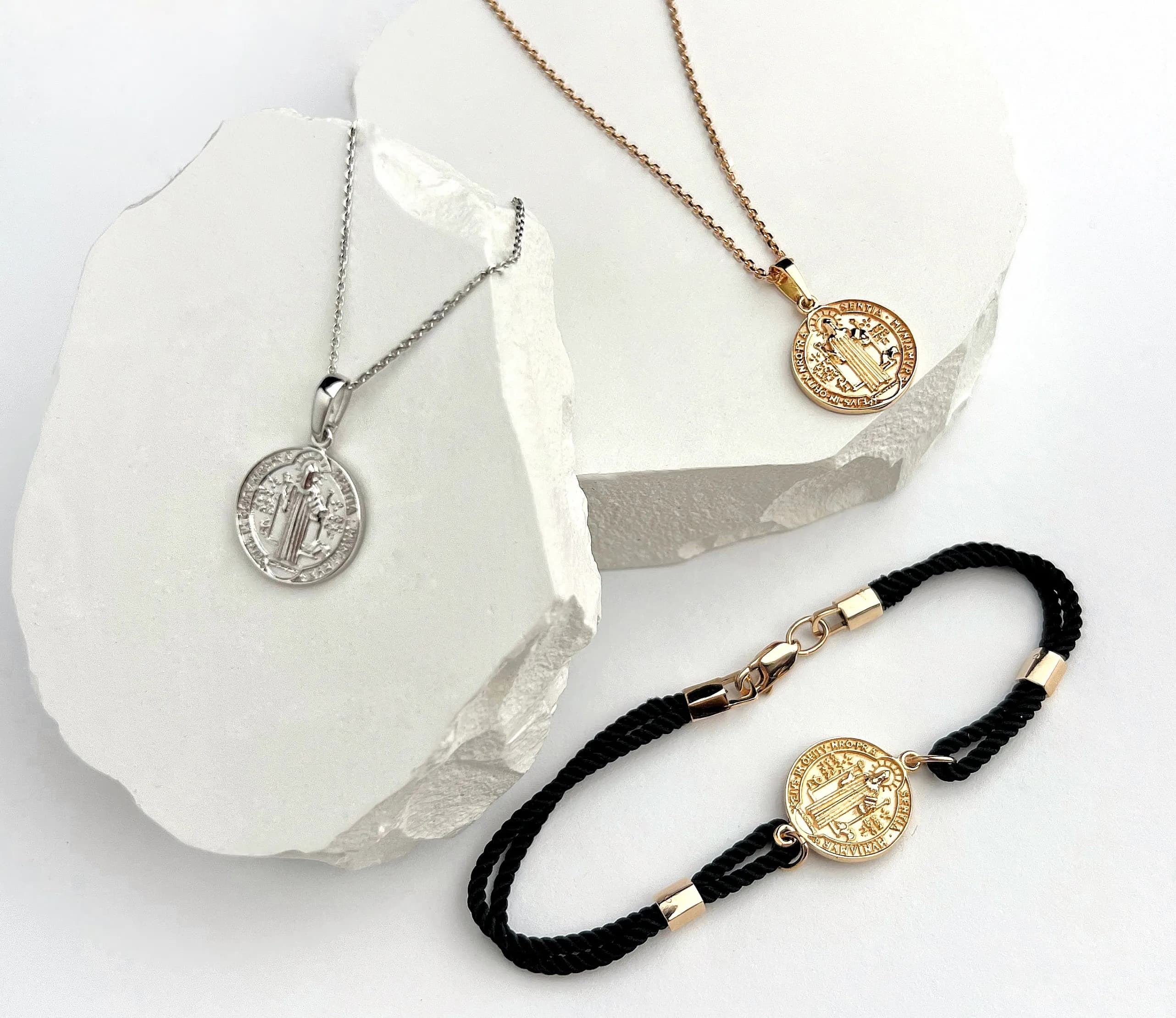 Медальйон Св. Бенедикта з червоного золота P10 15мм