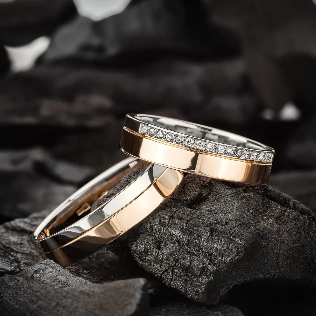 Обручка з діамантами "Місячна дорога" з комбінованого золота 320-0105 (18)