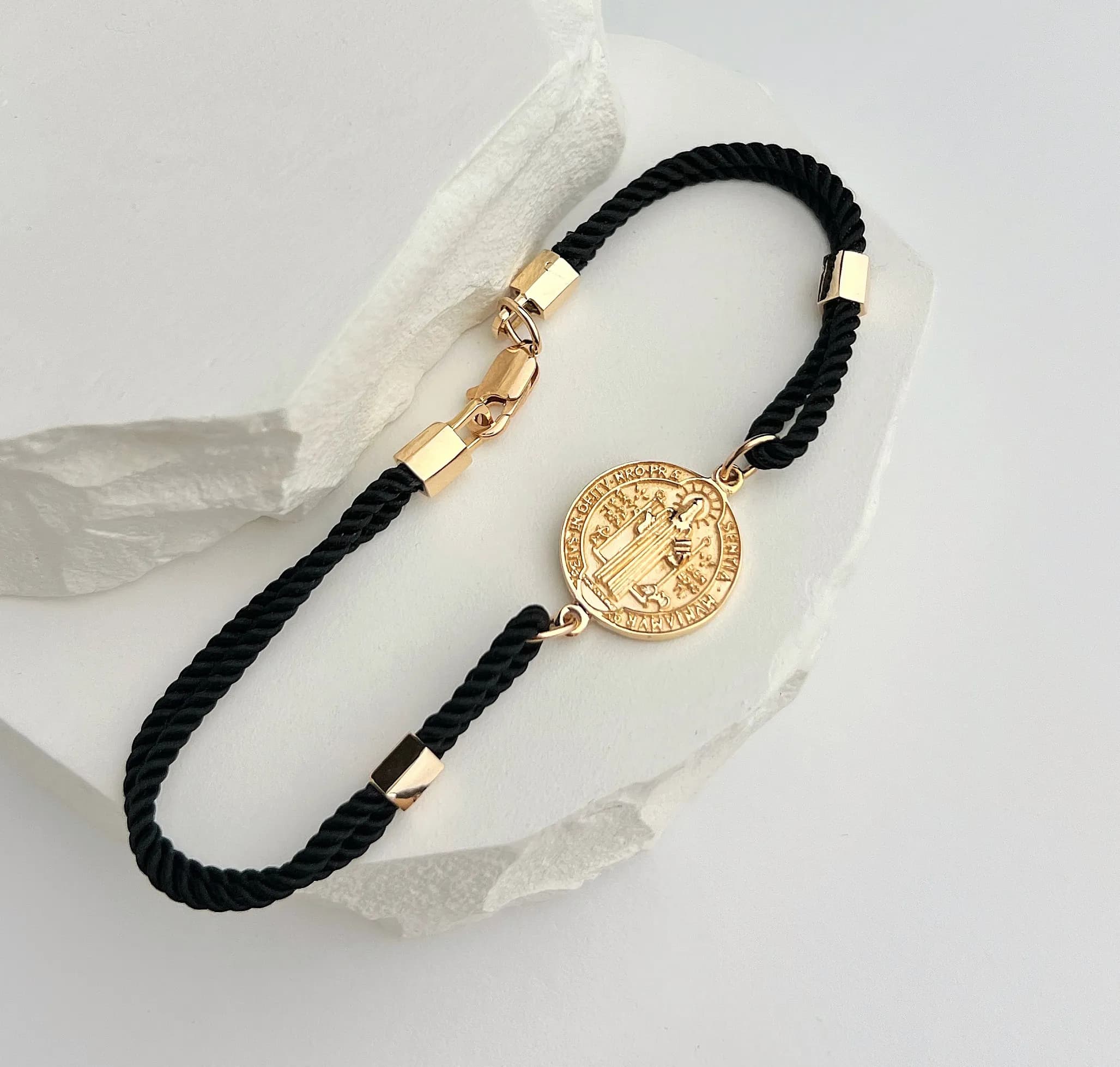 Браслет з медальйоном св. Бенедикта з червоного золота