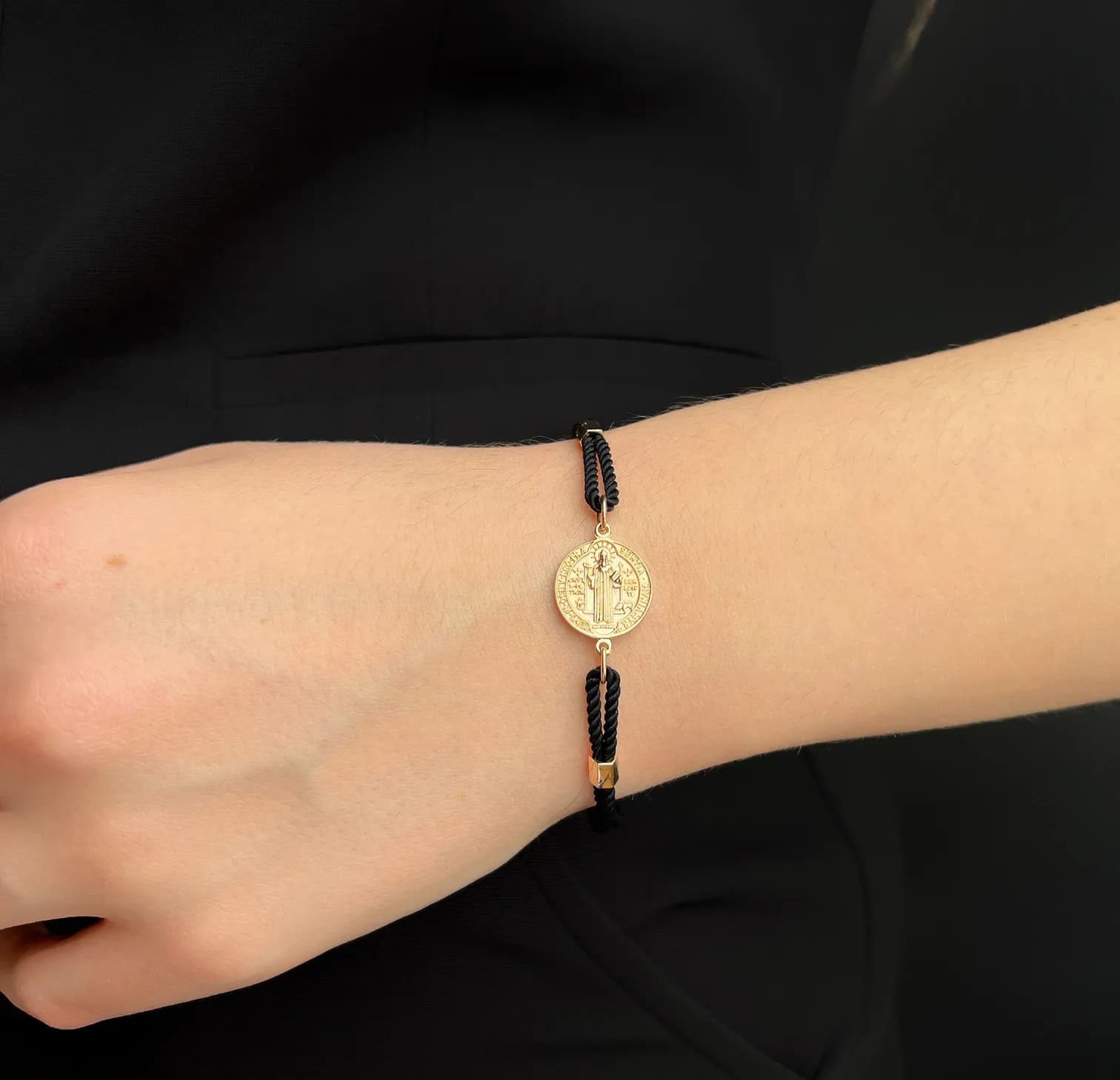 Браслет з медальйоном св. Бенедикта з червоного золота