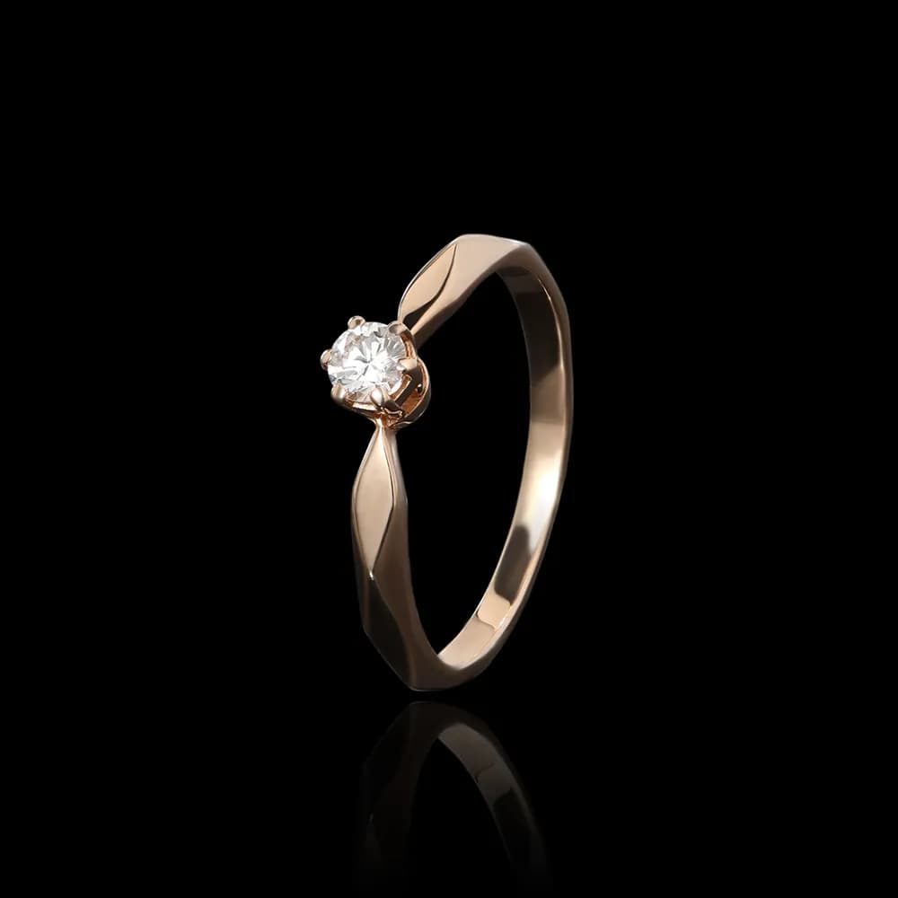 Каблучка з діамантом "Грані кохання" з червоного золота R11 3,2 014