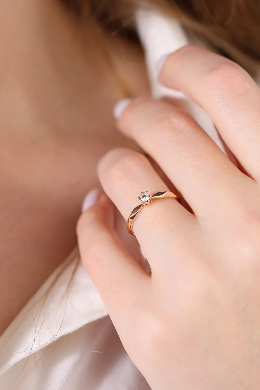 Каблучка з діамантом "Грані кохання" з червоного золота R11 3,2 014