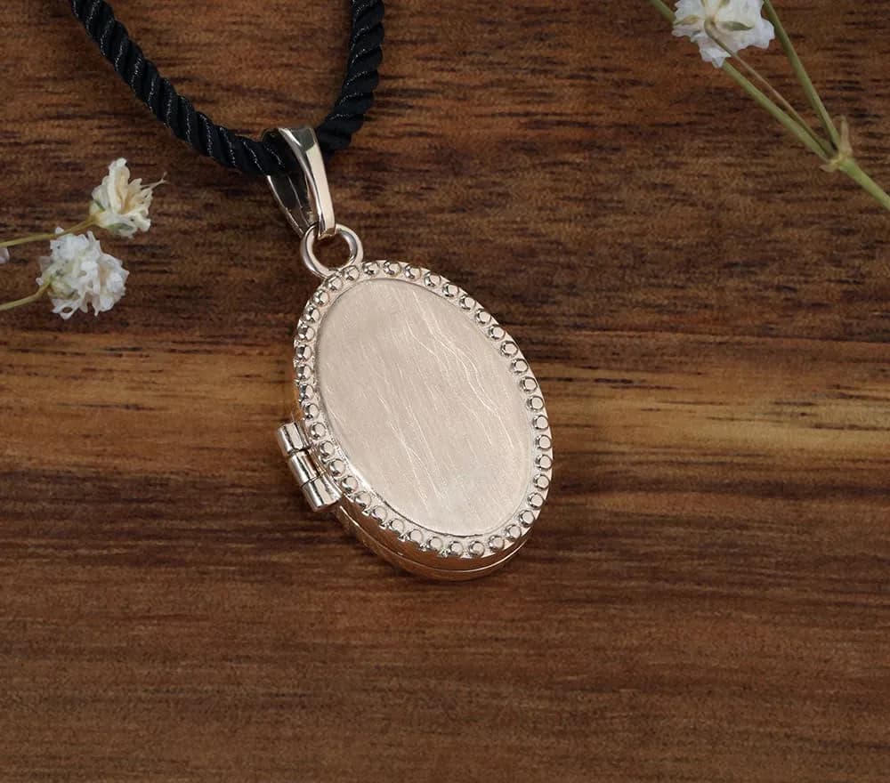 Медальйон Матері Божої Зарваницької з молитвою