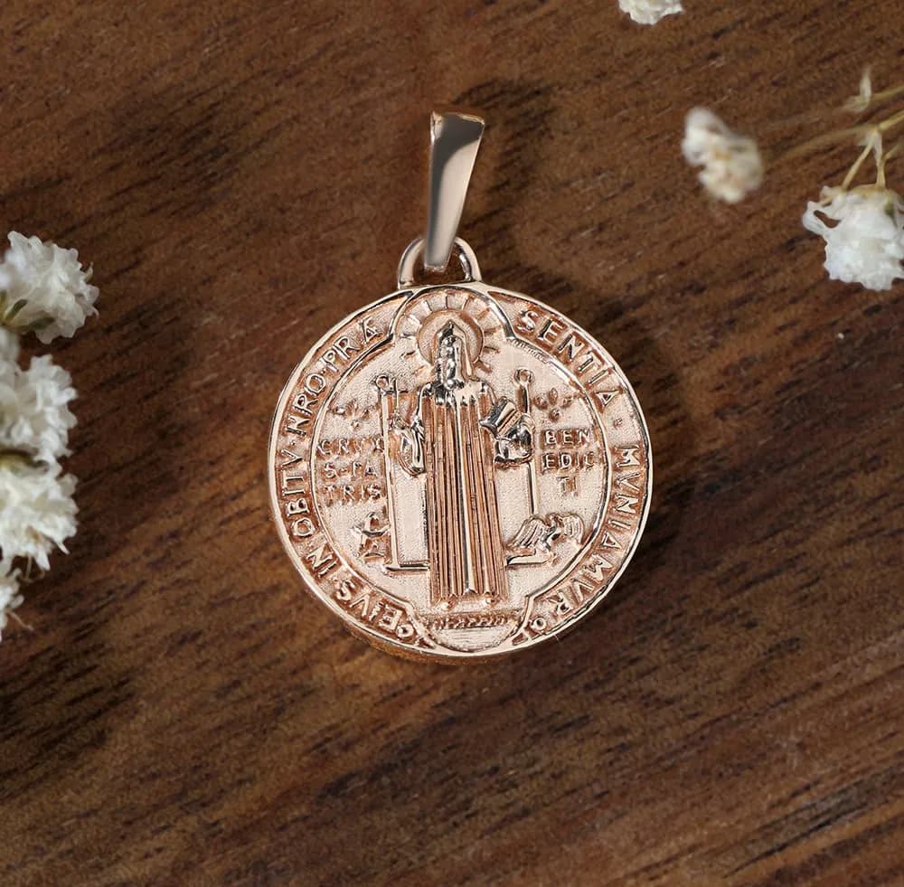 Медальйон св. Бенедикта з червоного золота P10 20мм