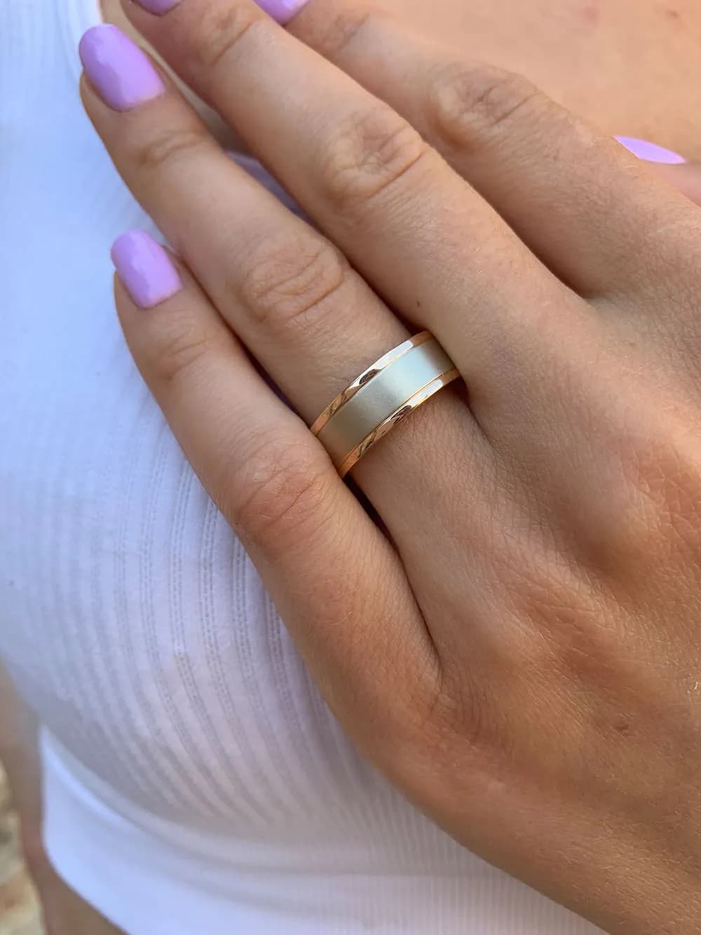 Обручка "Берег океану" з комбінованого золота 300-0133.S (16)