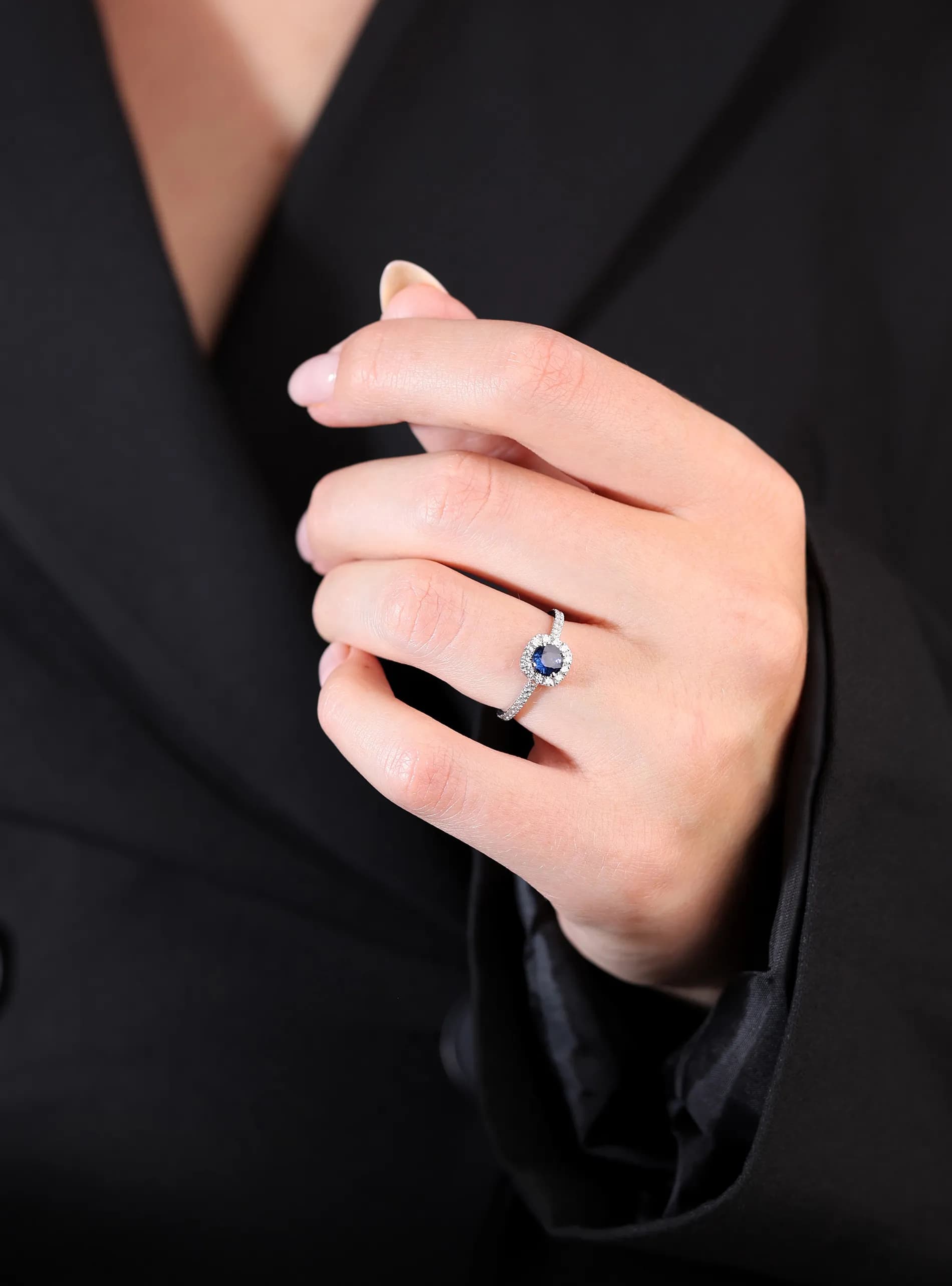 Каблучка з сапфіром з білого золота Elza R29 sap