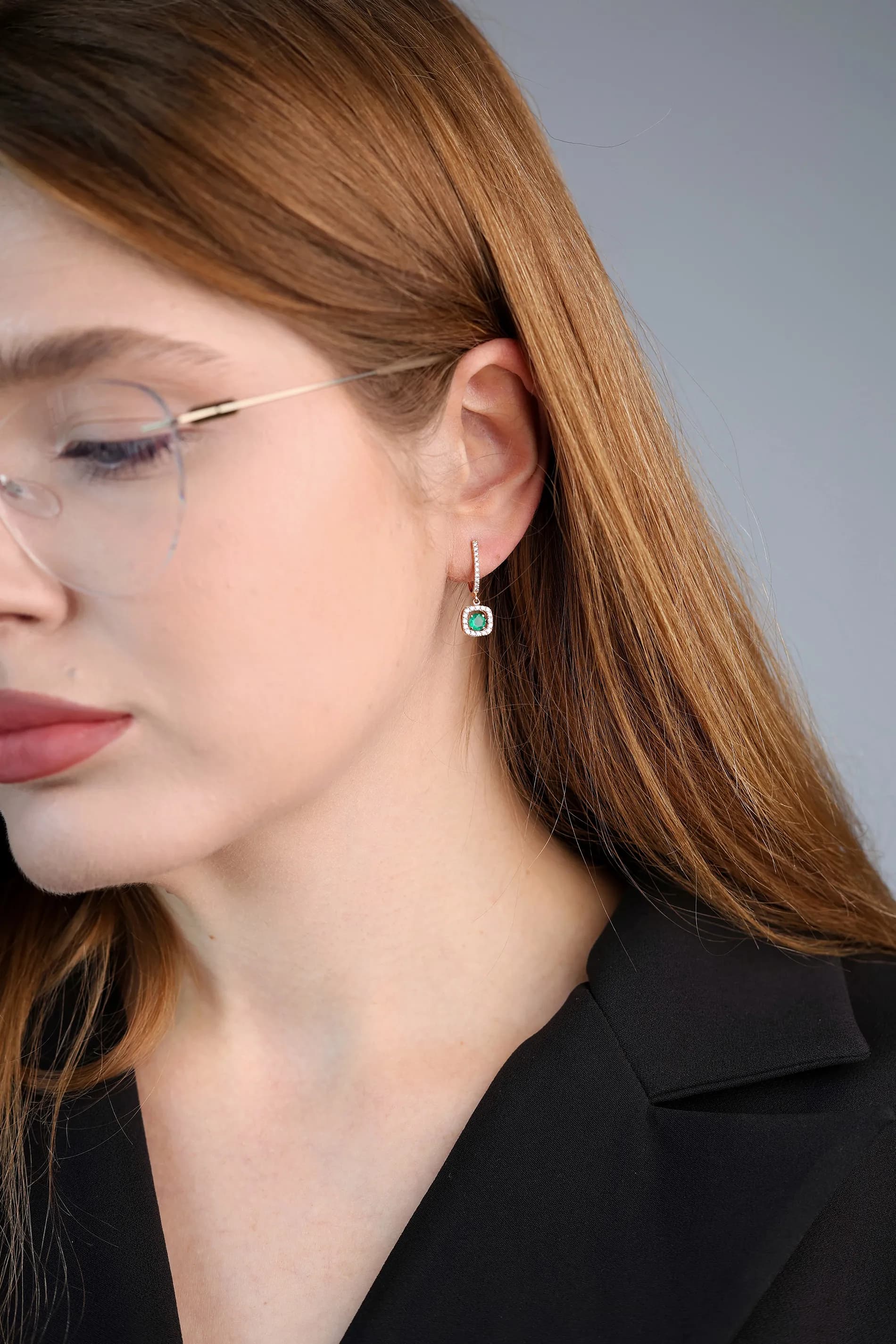 Сережки "Jasmin" зі смарагдами з червоного золота 134-0413