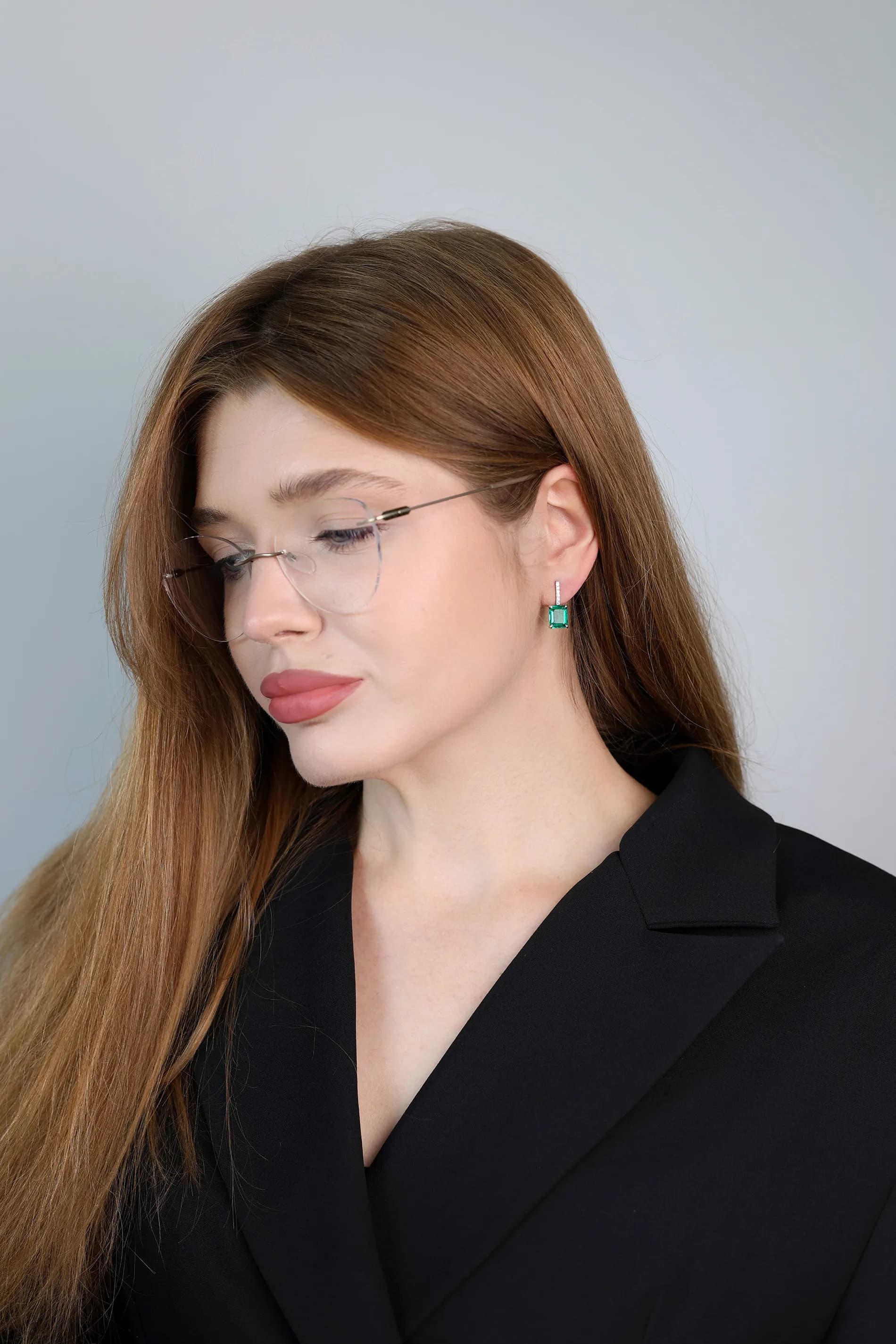 Сережки зі смарагдами з білого золота Heritage E22 8х10mm Em