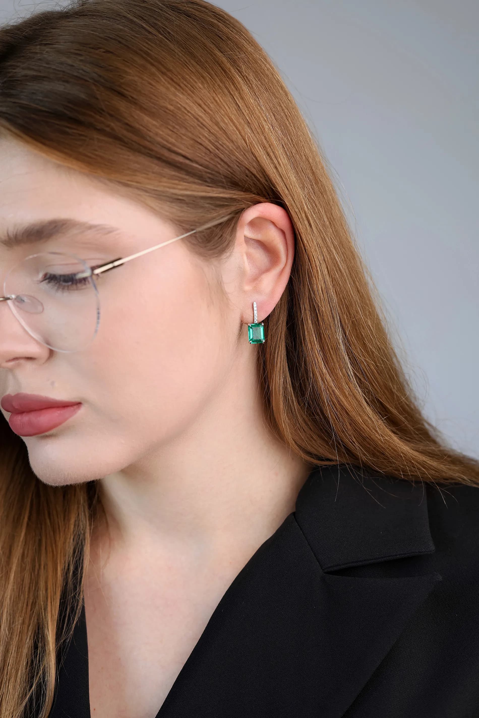 Сережки зі смарагдами з білого золота Heritage E22 8х10mm Em