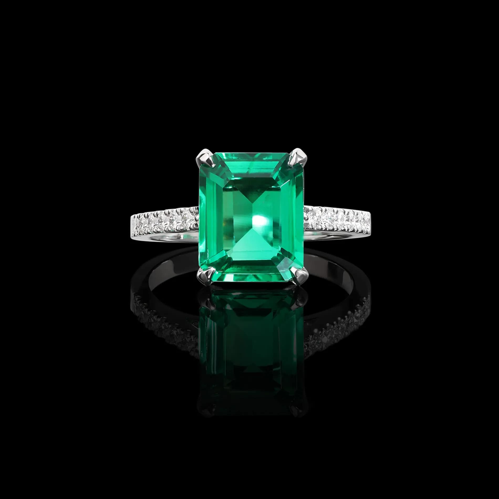 Каблучка зі смарадом з білого золота Heritage R22 8mm Em