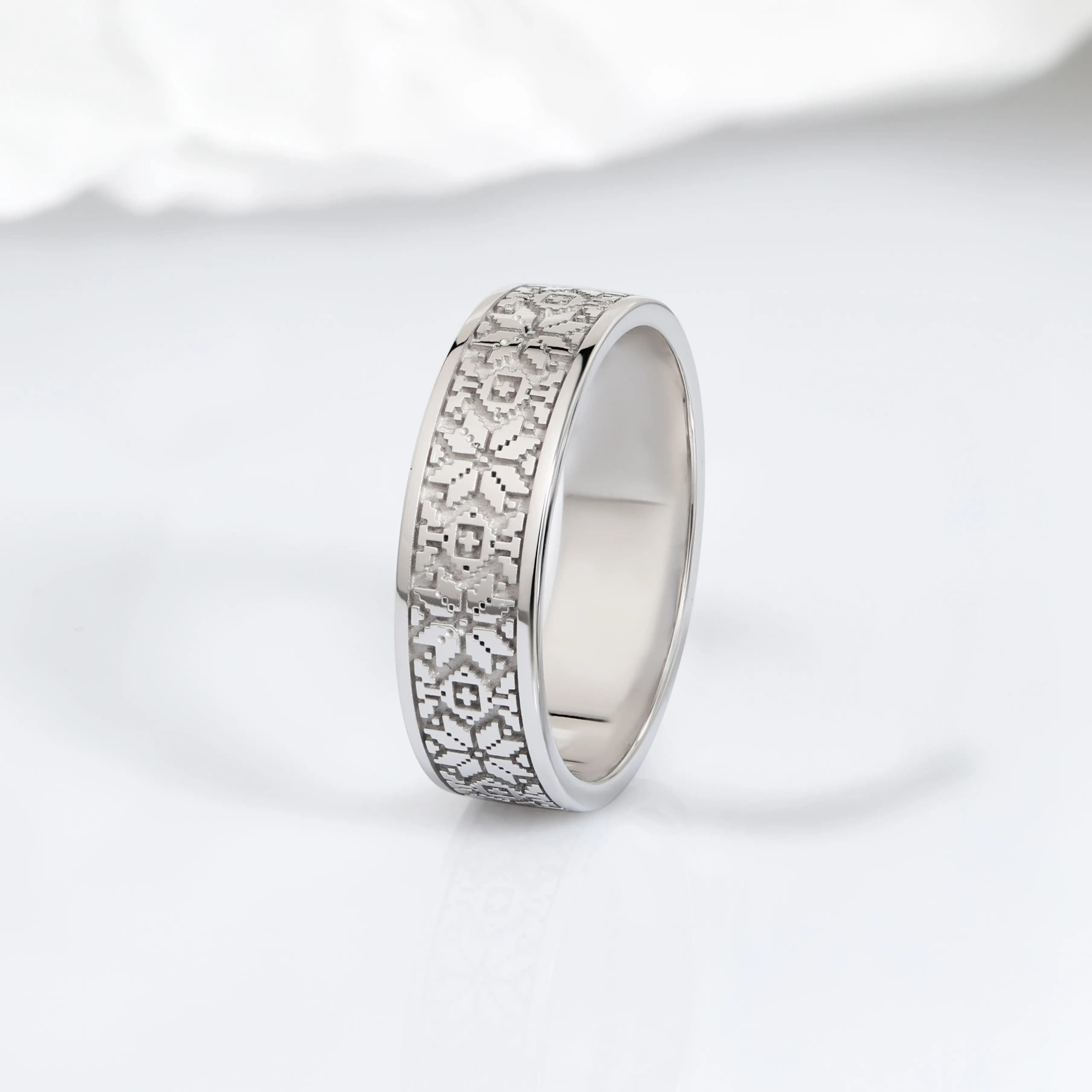 Обручка з вишиванкою з білого золота "Карпатська ніч" R2 (16,5)