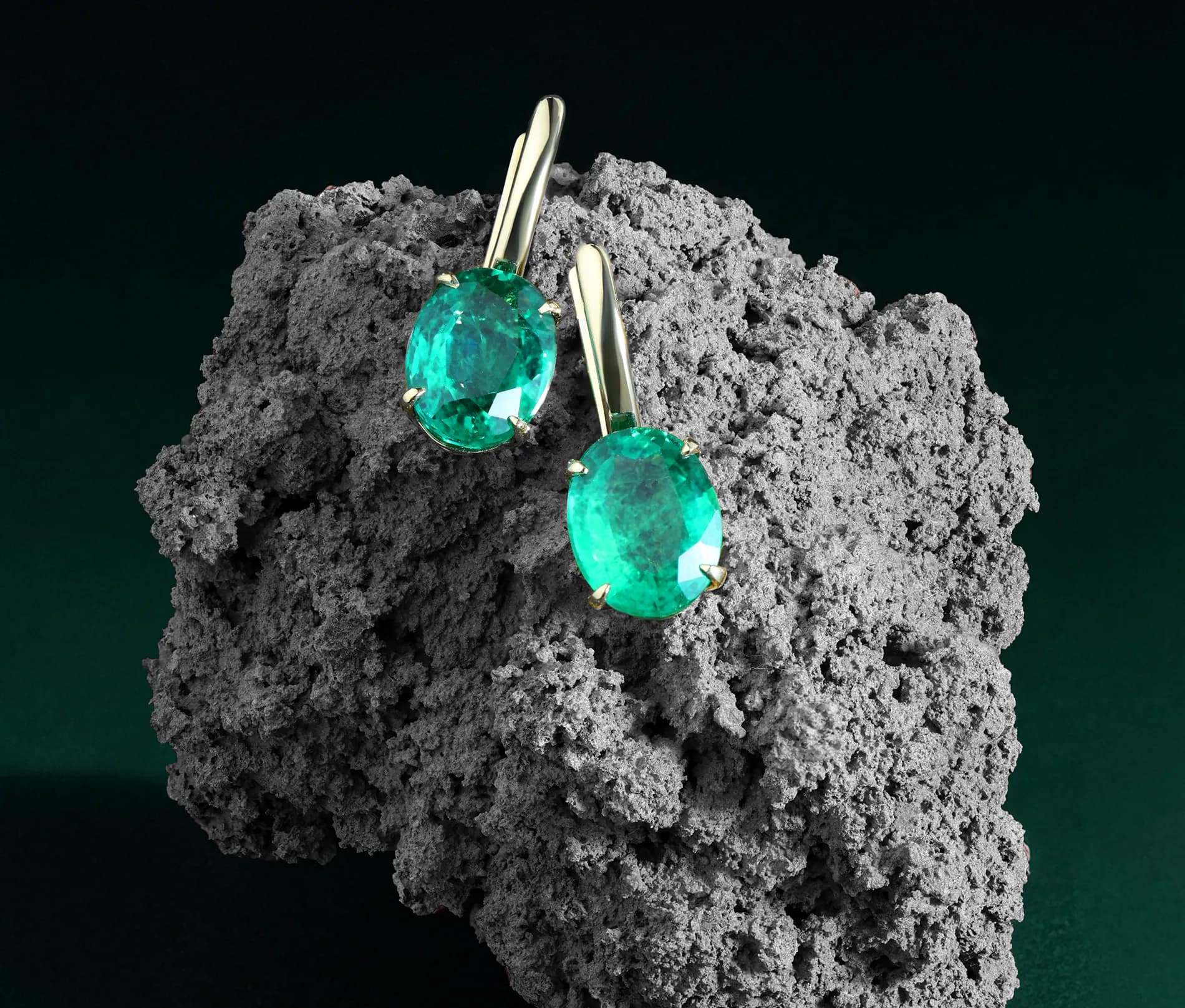 Сережки зі смарагдами з жовтого золота Antique Em E4 18k