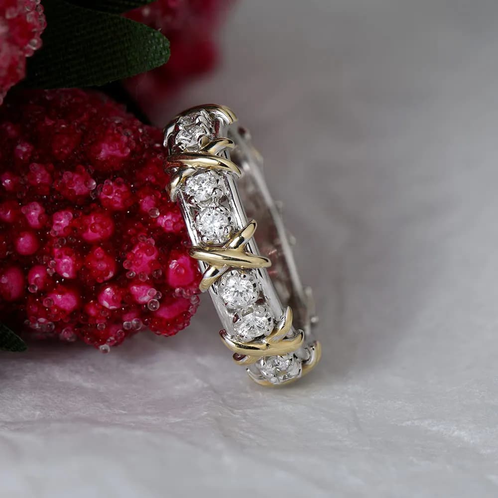 Перстень з діамантами "Criss-cross" з комбінованого золота R42 d-2,3 mm