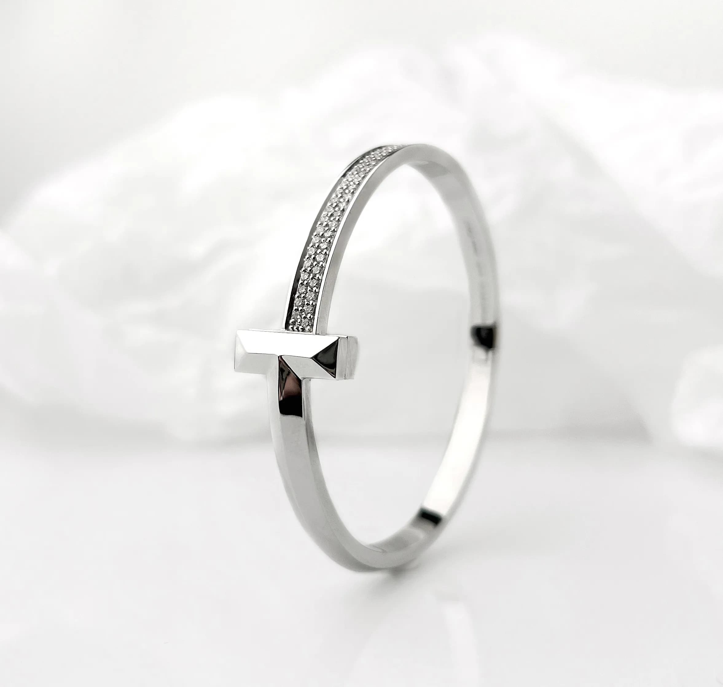 Браслет з діамантами з білого золота T1-bracelet