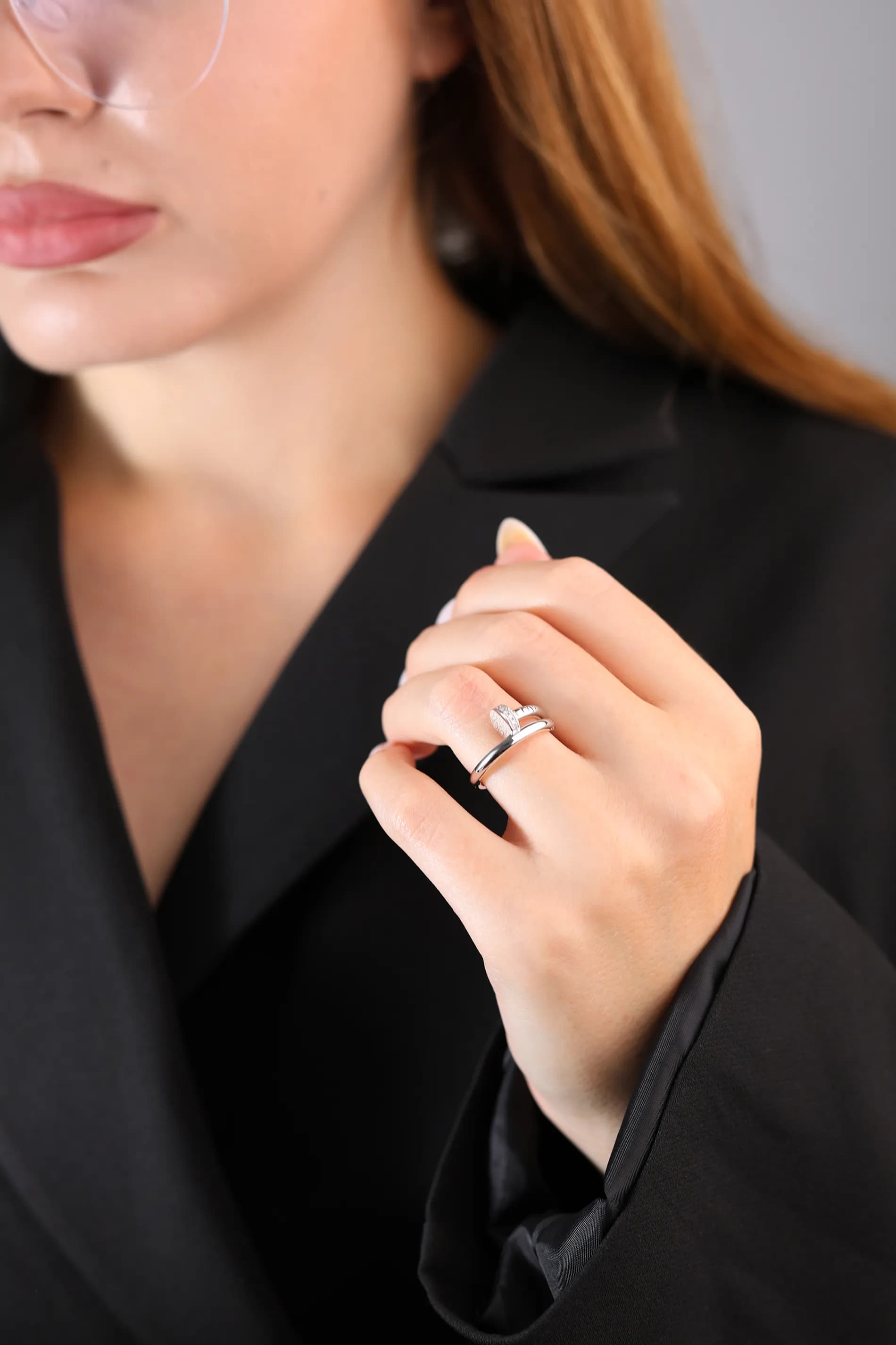 Перстень цвях з діамантами з білого золота Chateau de pierre R22 02