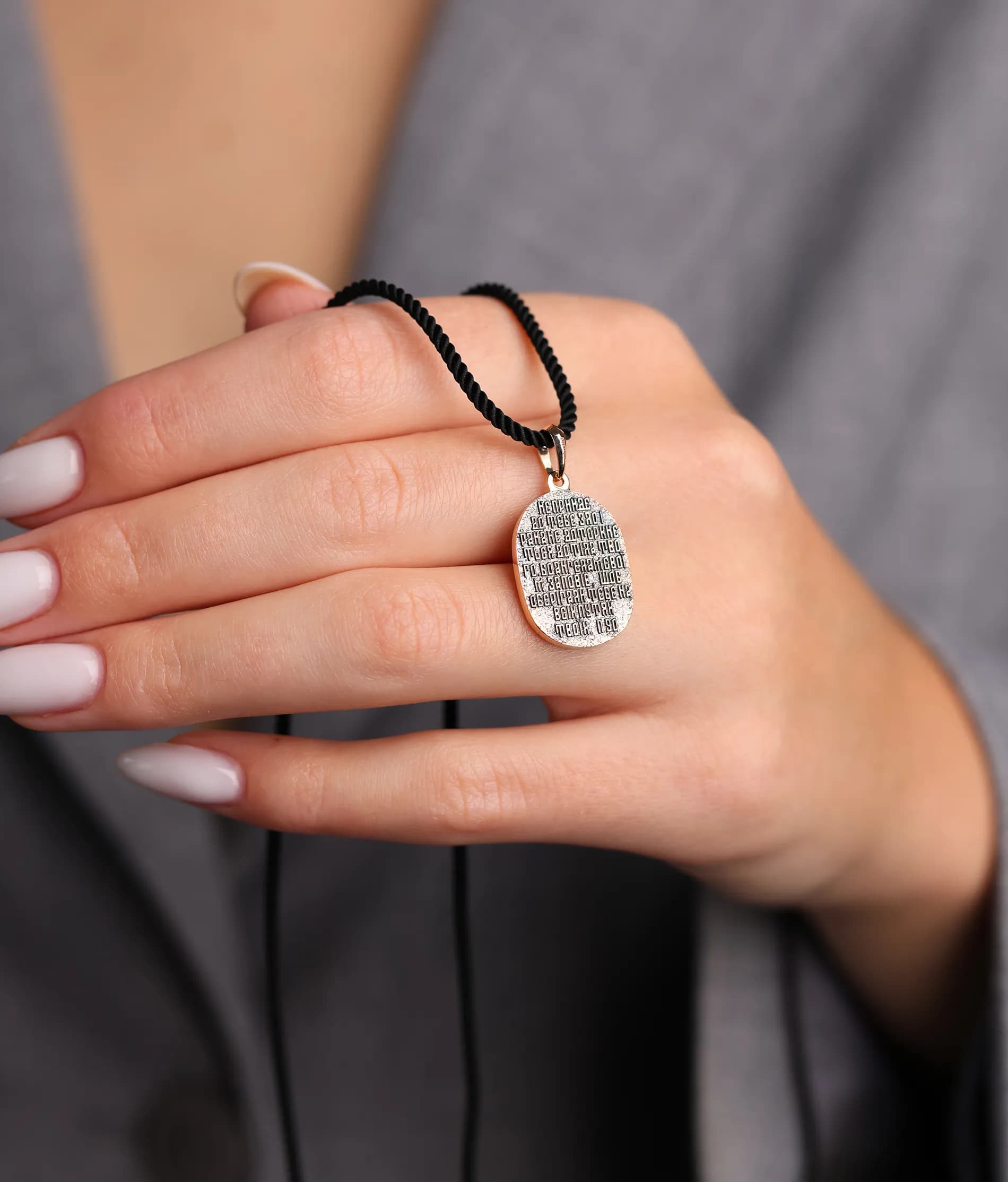 Золотий медальйон Зарваницької Богородиці з червоного золота P1,02