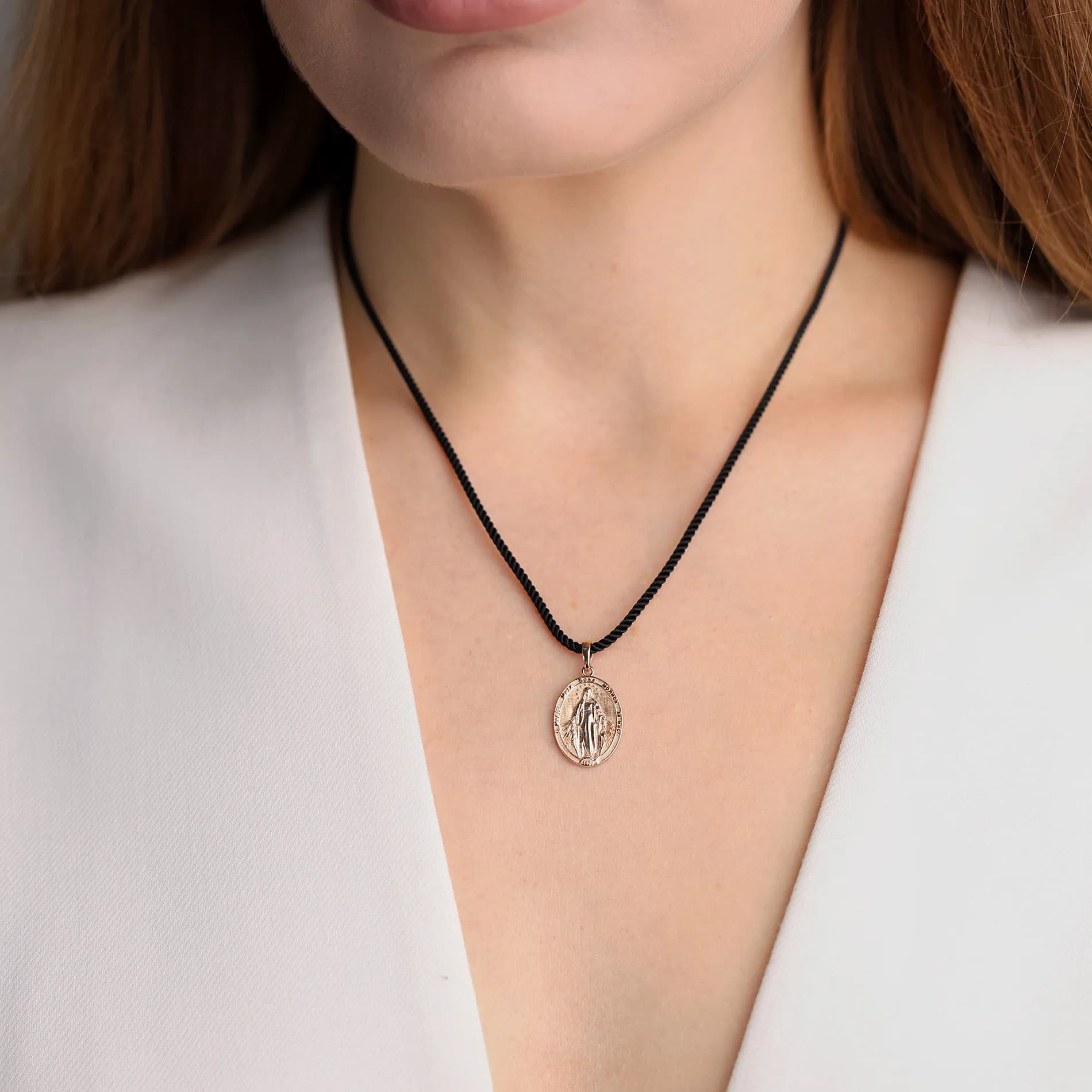 Медальйон Матері Божої Непорочного Зачаття з червоного золота