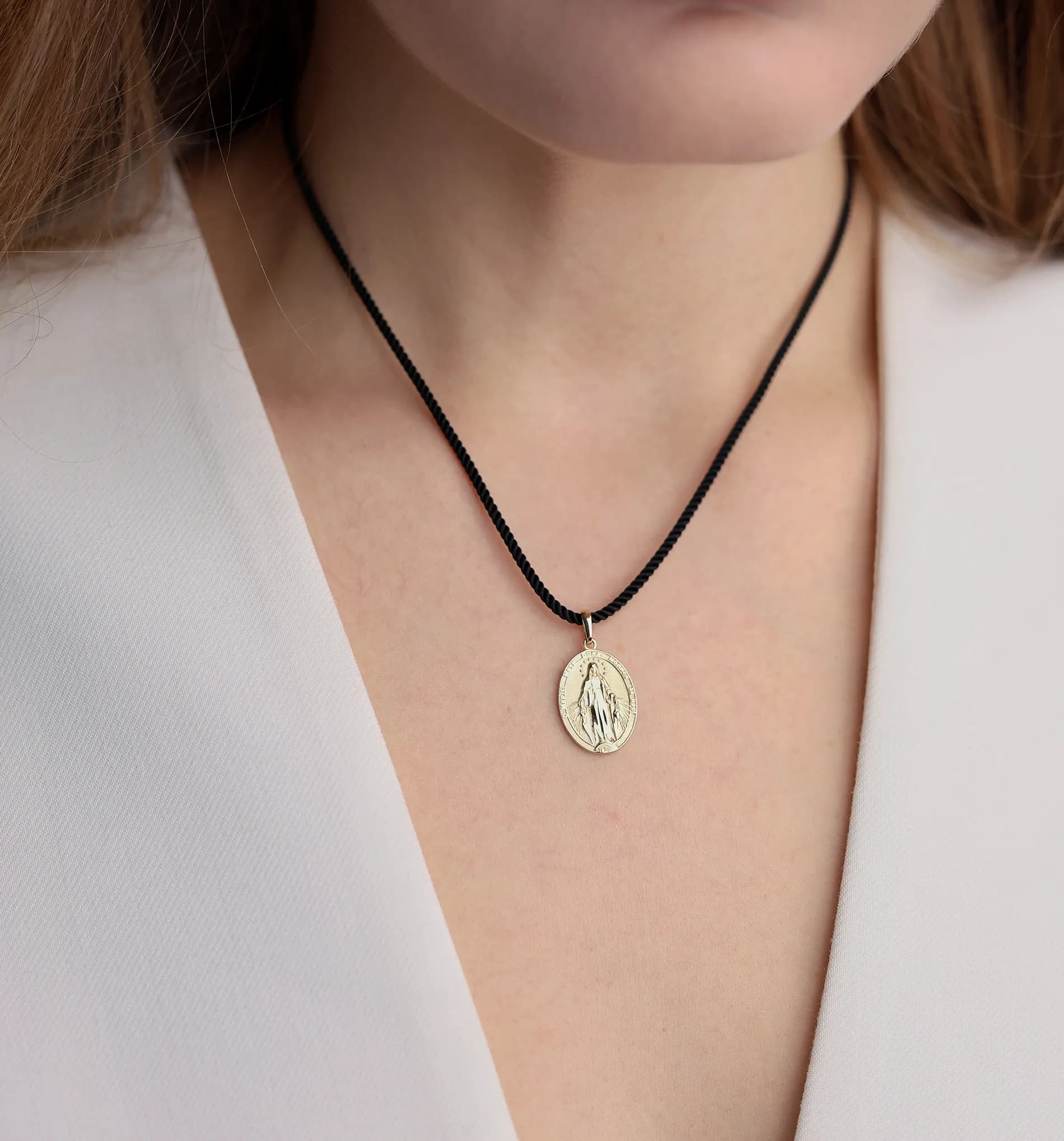 Медальйон Матері Божої Непорочного Зачаття з жовтого золота